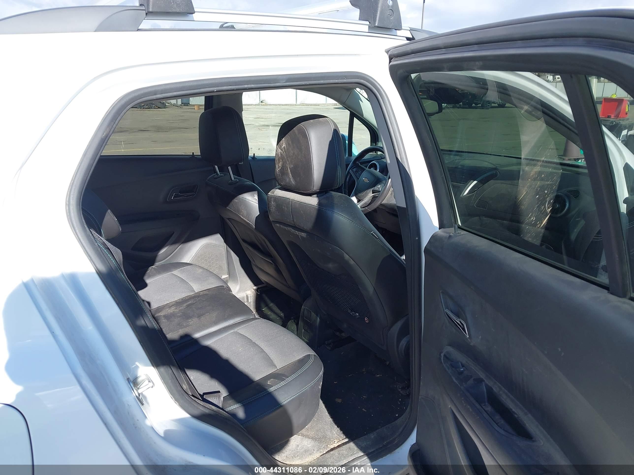 CHEVROLET TRAX image 8