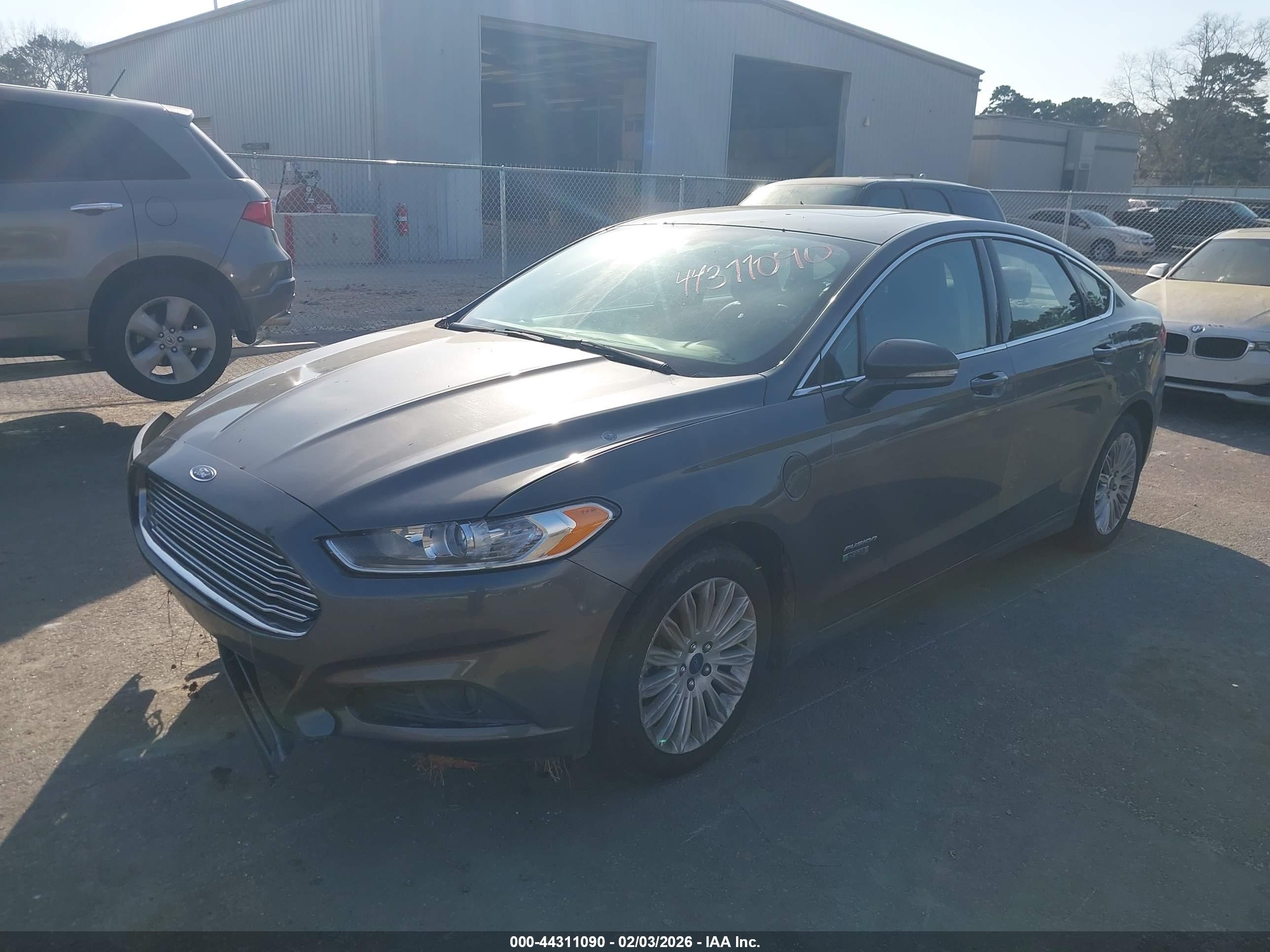 FORD FUSION image 2
