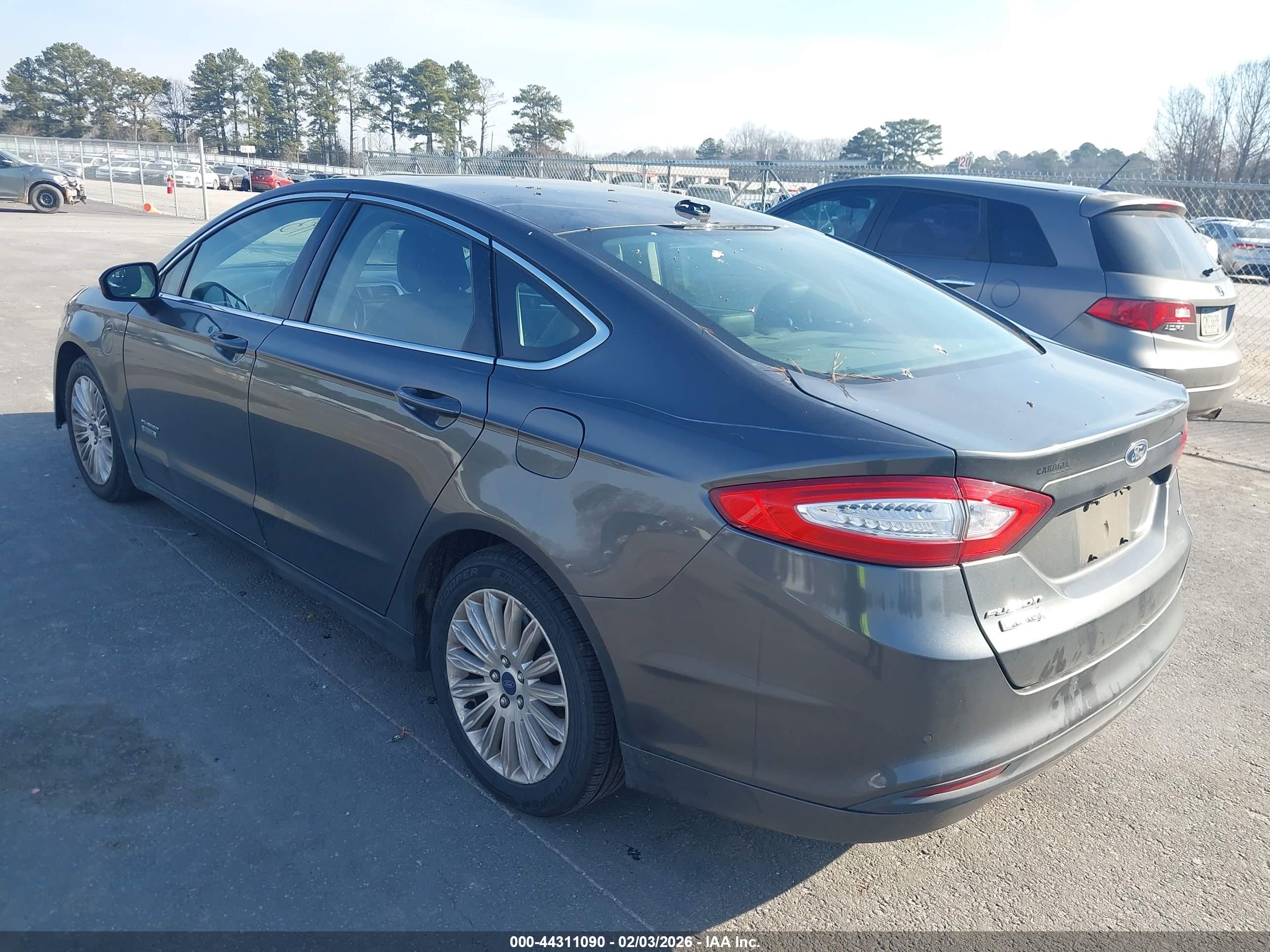 FORD FUSION image 3