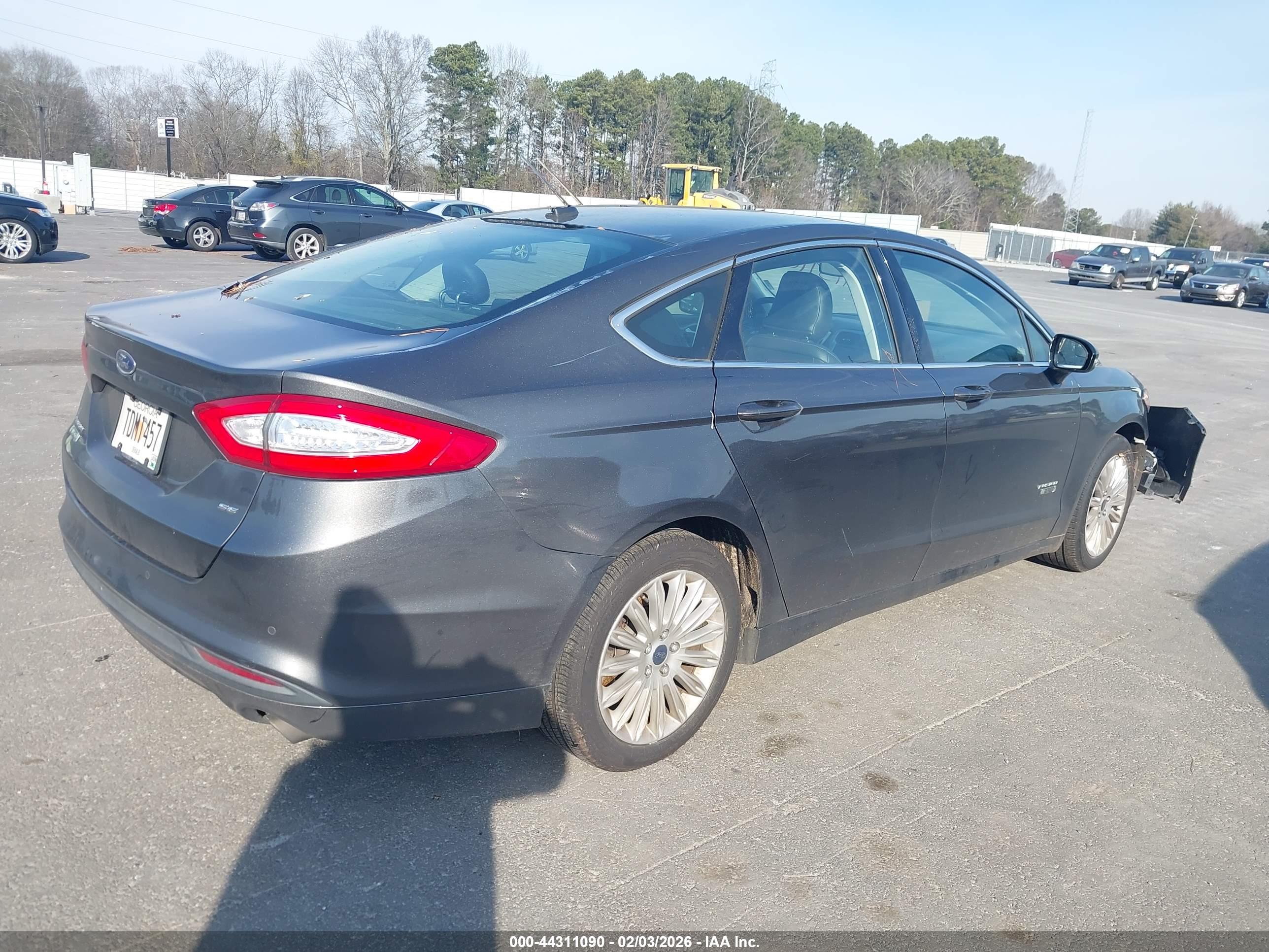 FORD FUSION image 4