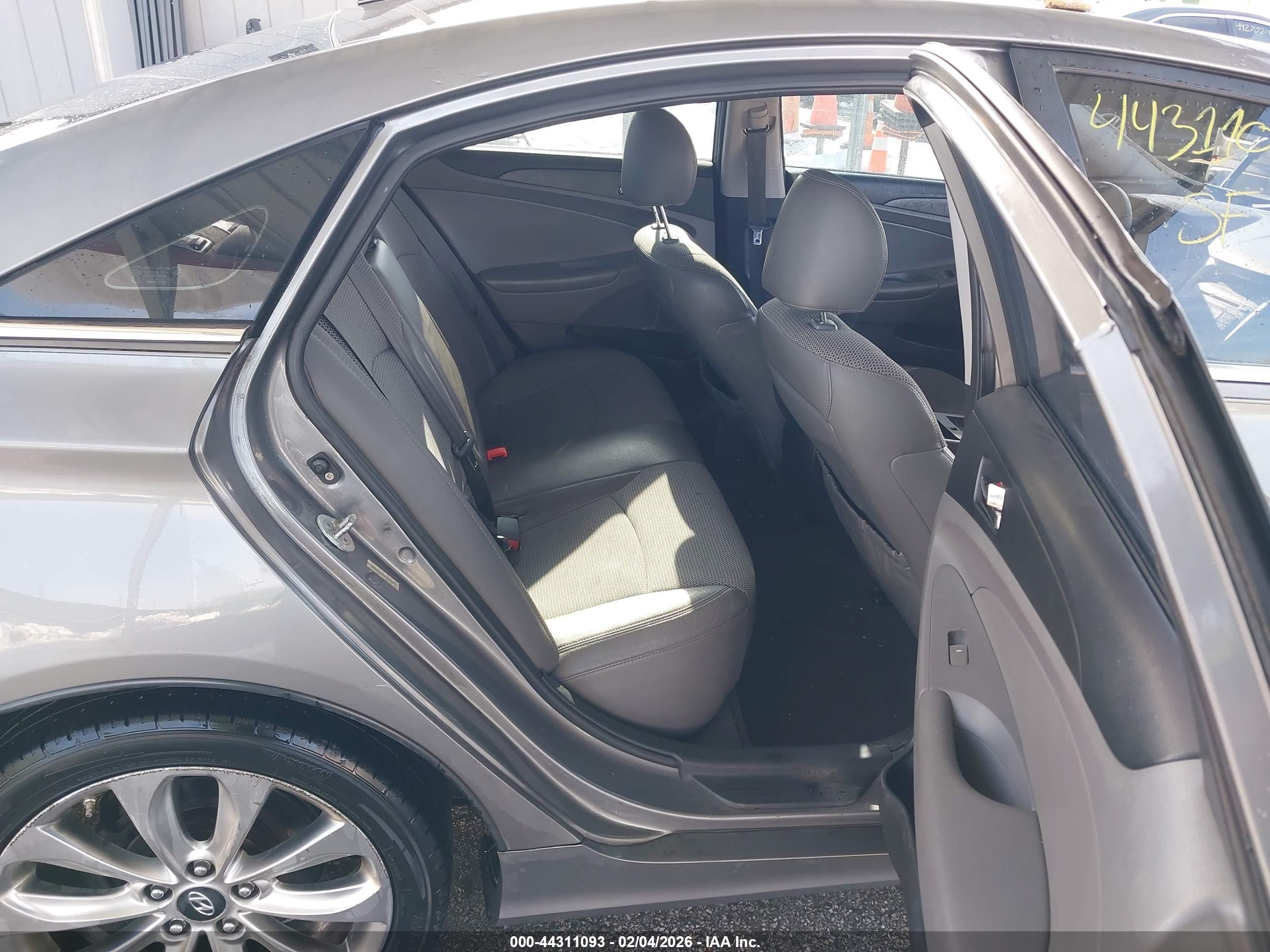 HYUNDAI SONATA image 8
