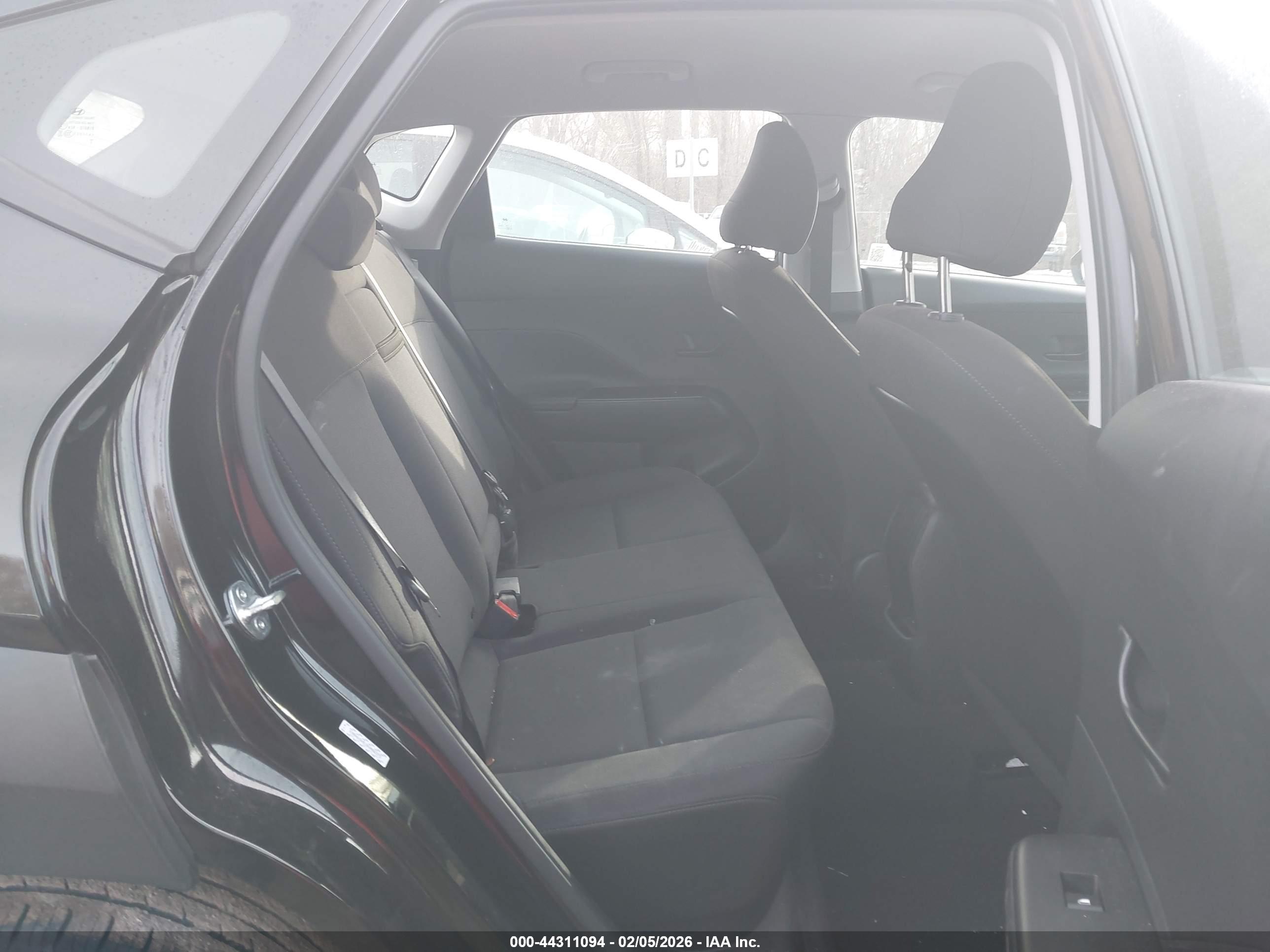 HYUNDAI KONA image 8