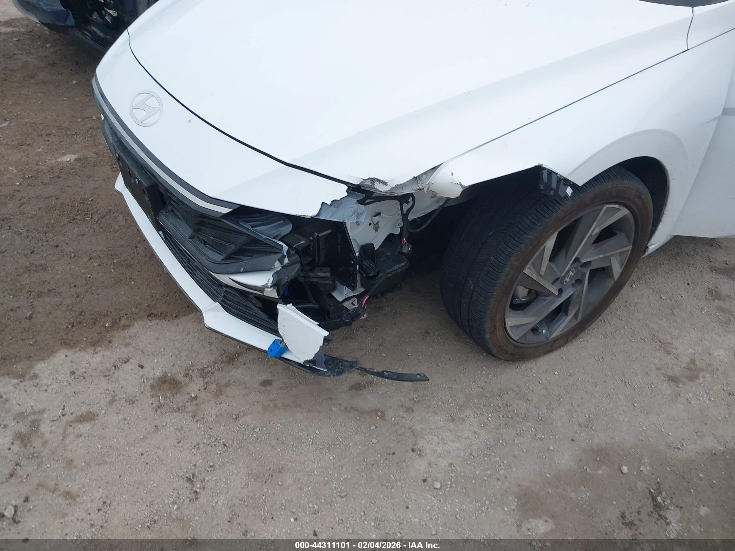 HYUNDAI ELANTRA image 6