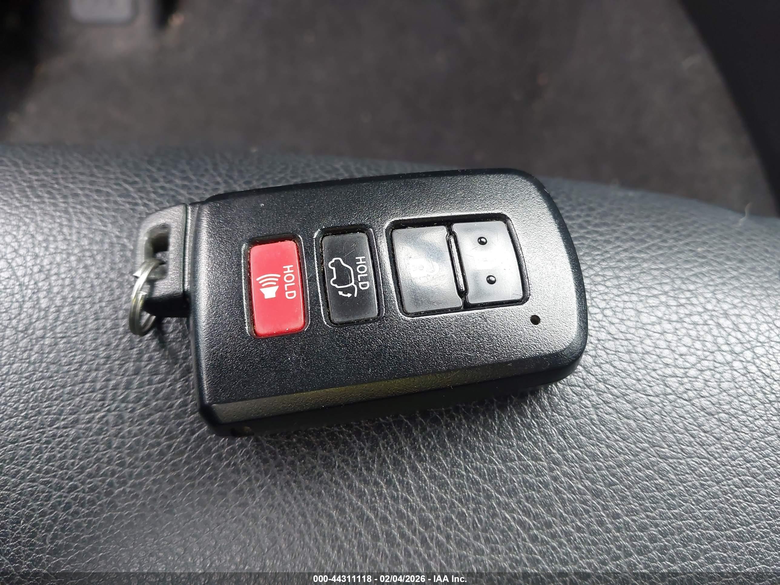 TOYOTA RAV4 image 11