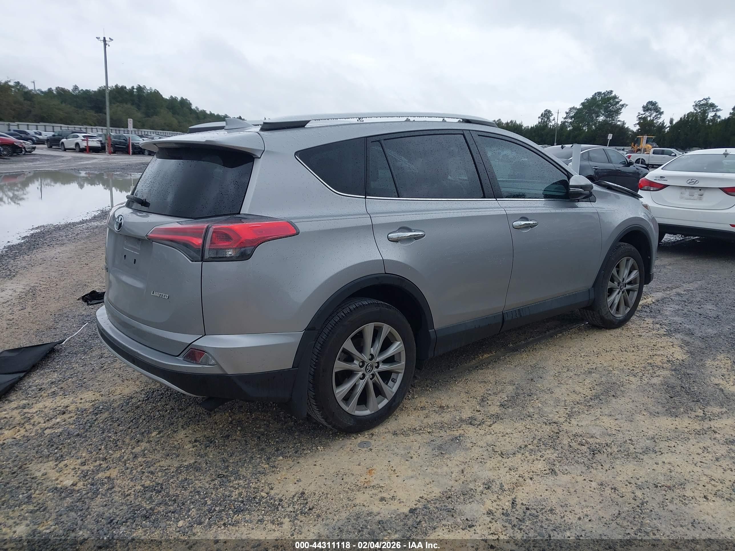 TOYOTA RAV4 image 4