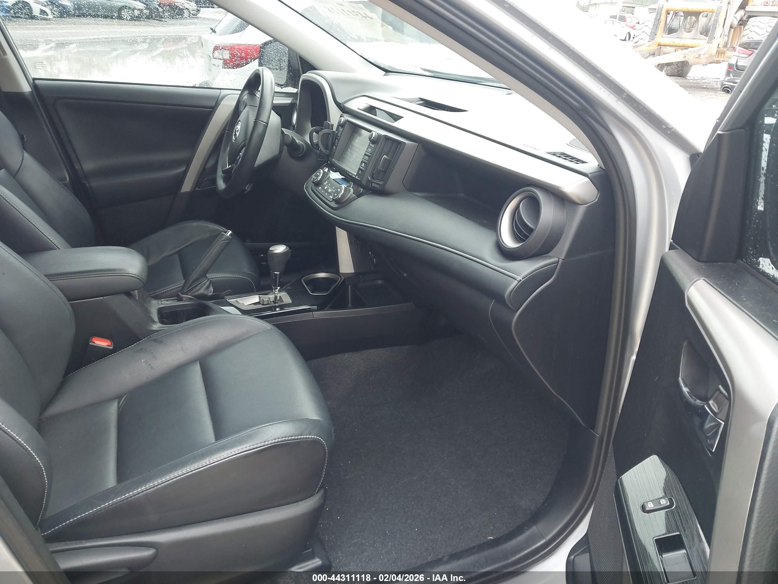 TOYOTA RAV4 image 5