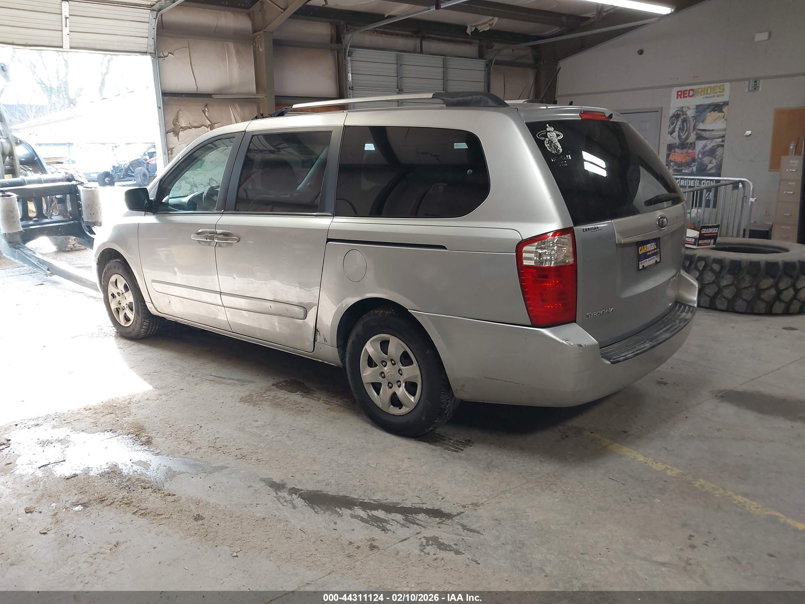KIA SEDONA image 3