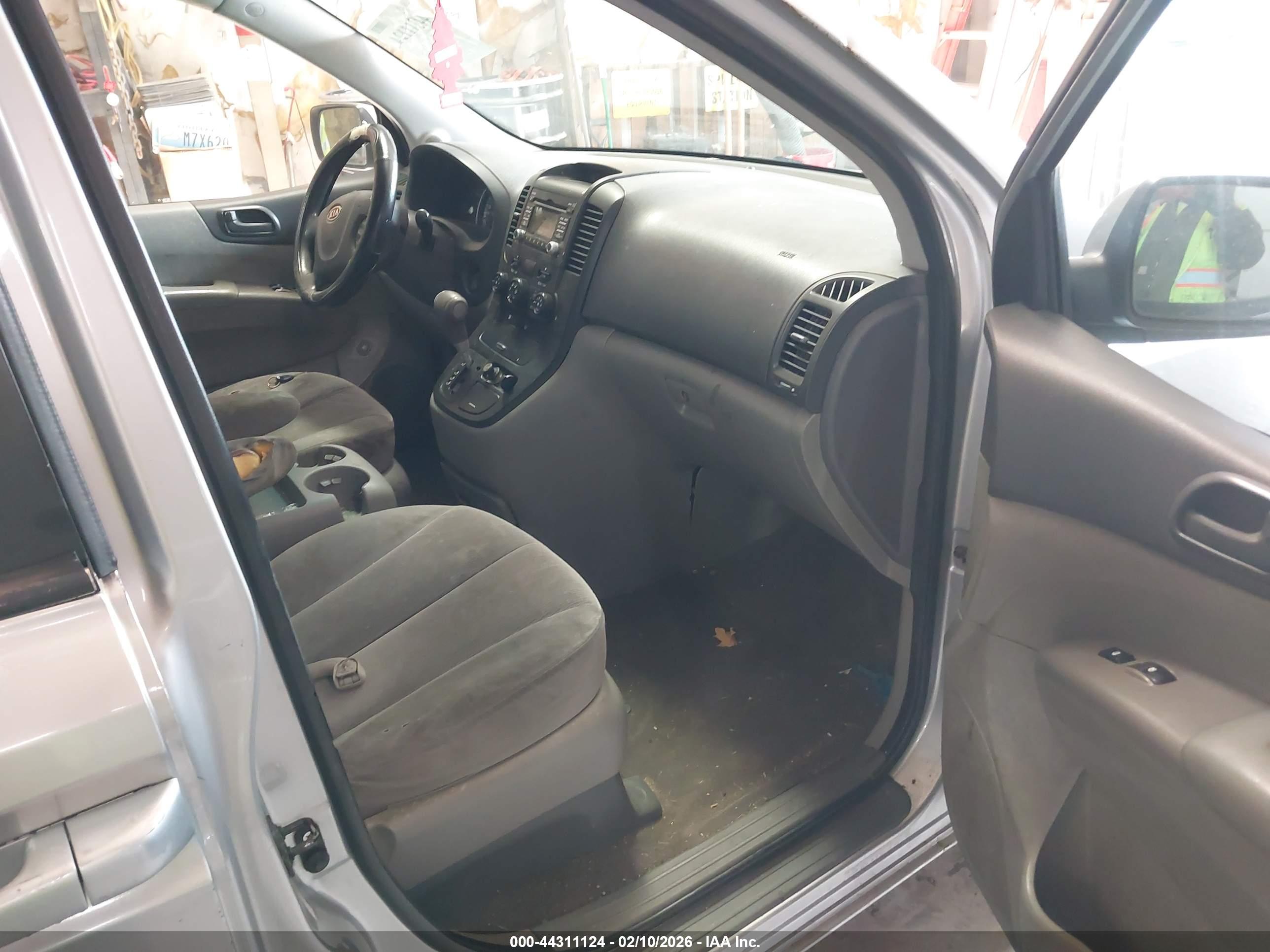 KIA SEDONA image 5