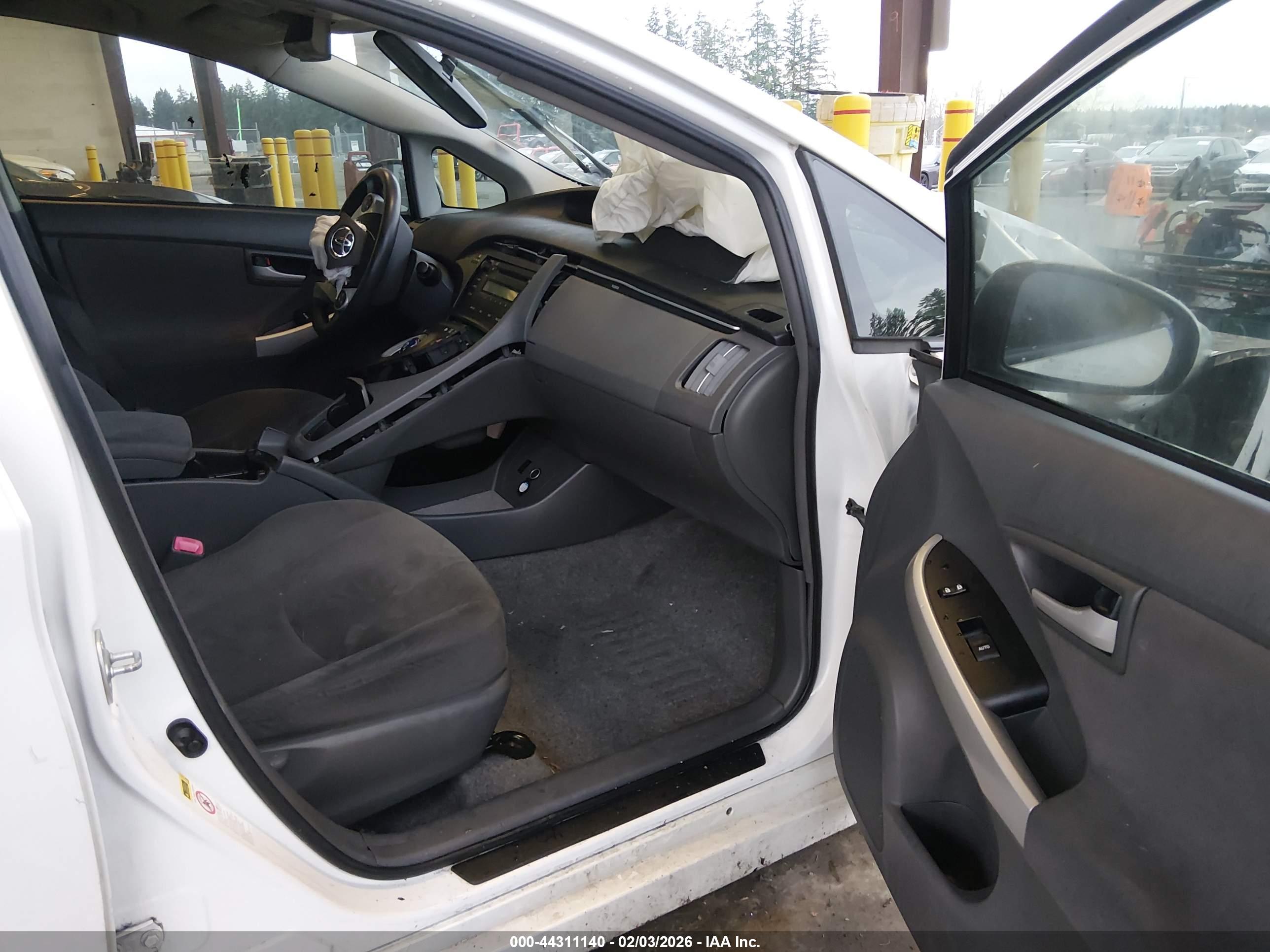 TOYOTA PRIUS image 5