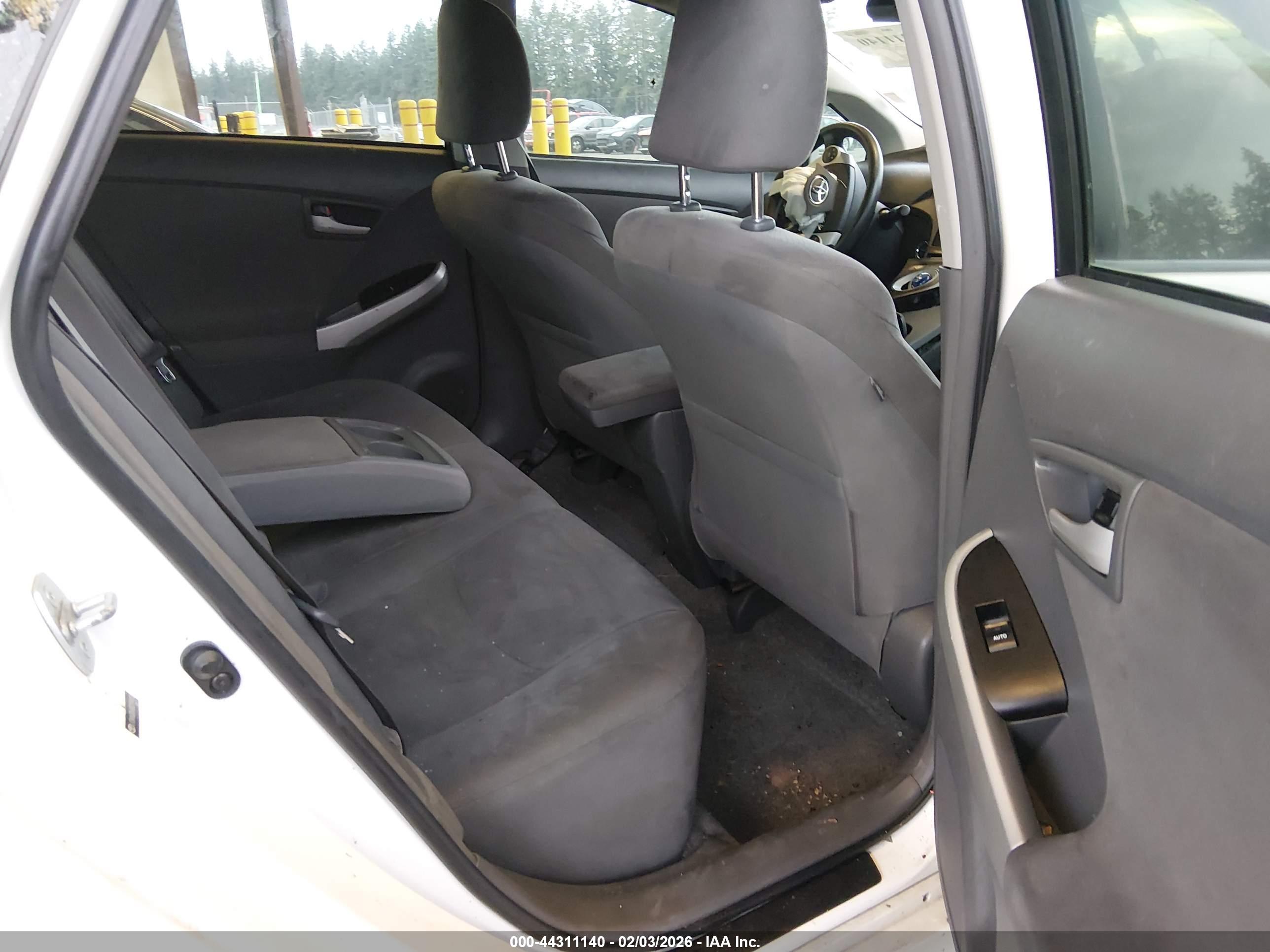 TOYOTA PRIUS image 8
