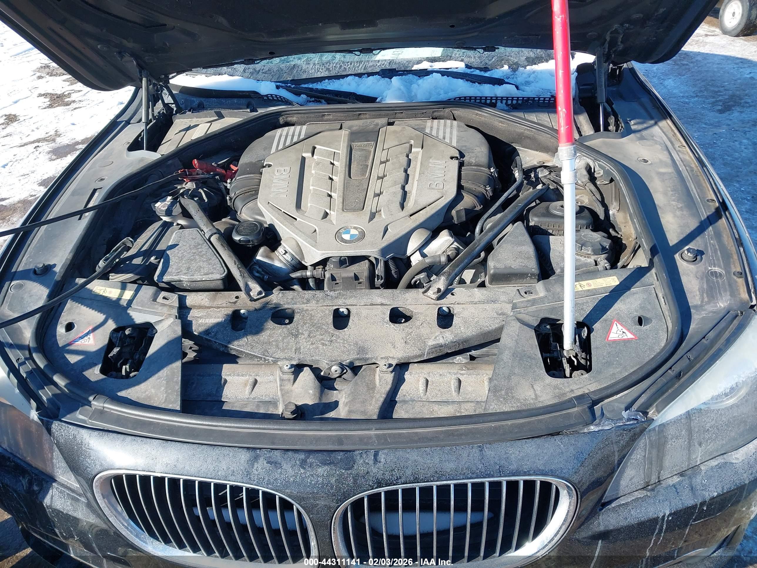BMW 750I image 10
