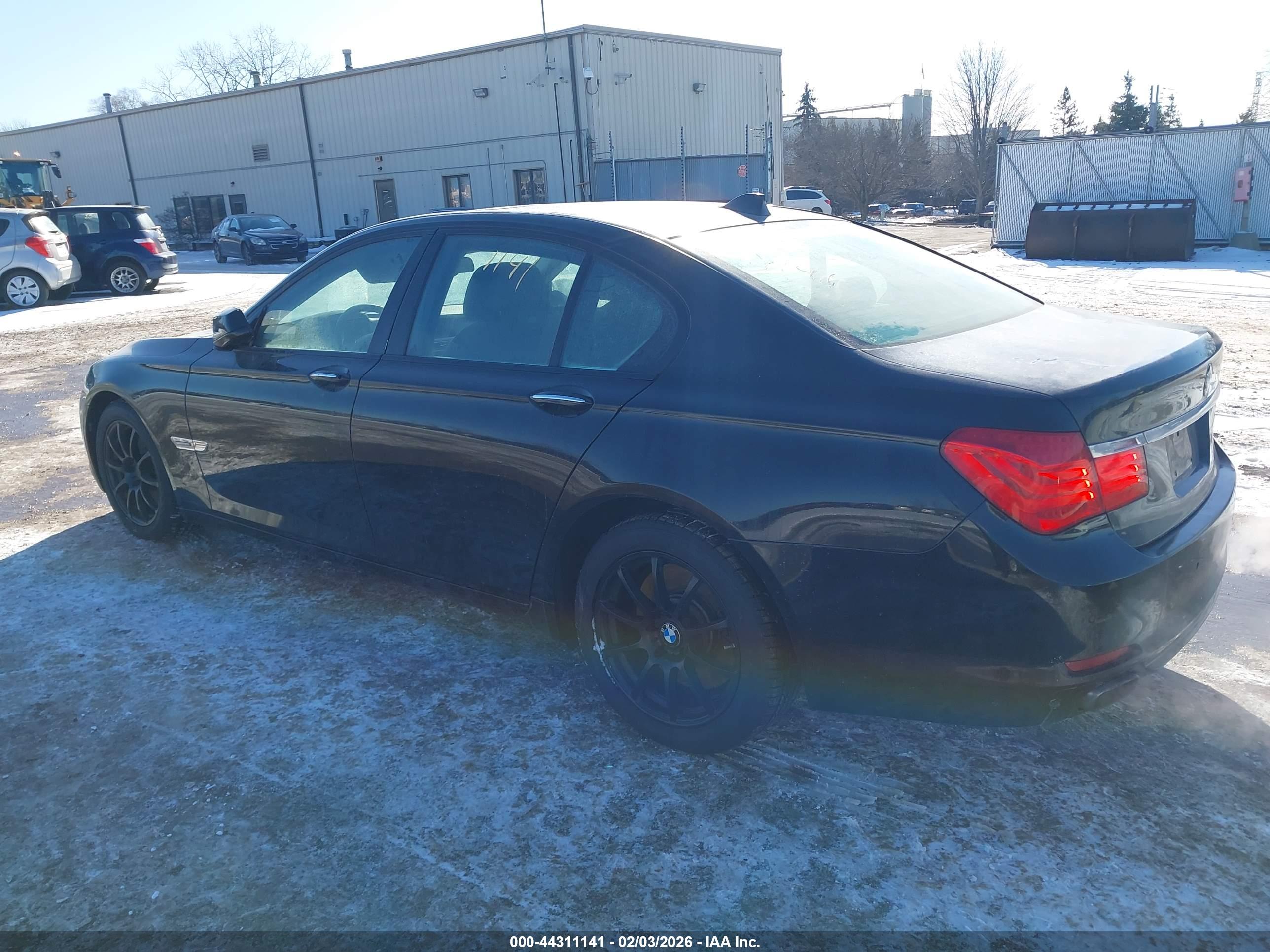 BMW 750I image 3