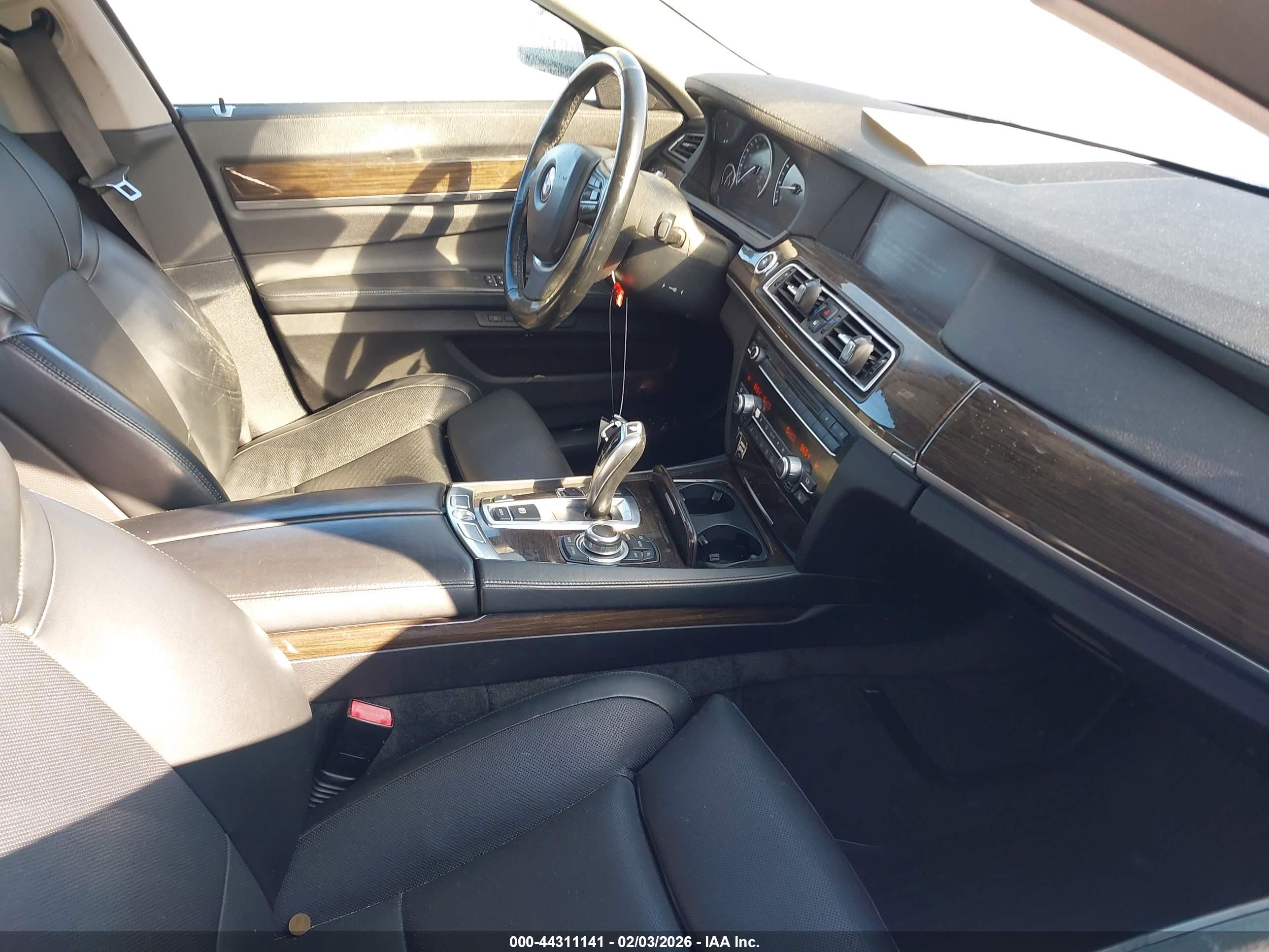 BMW 750I image 5