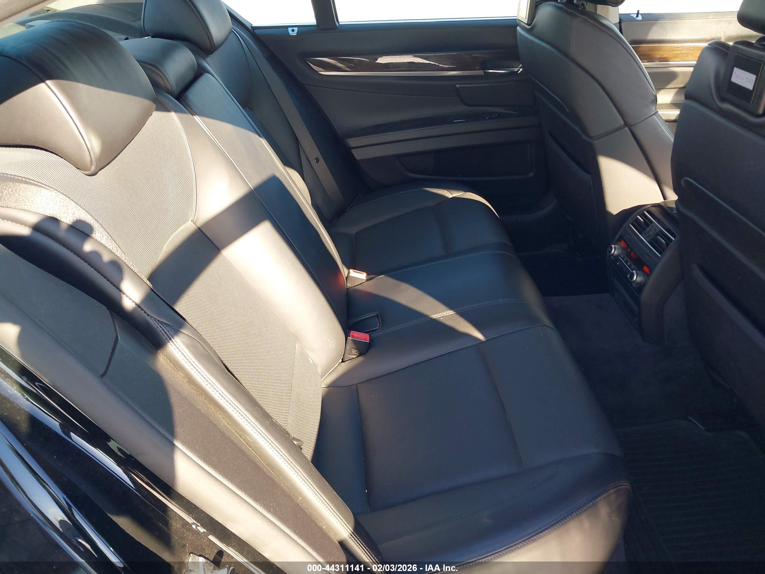 BMW 750I image 8