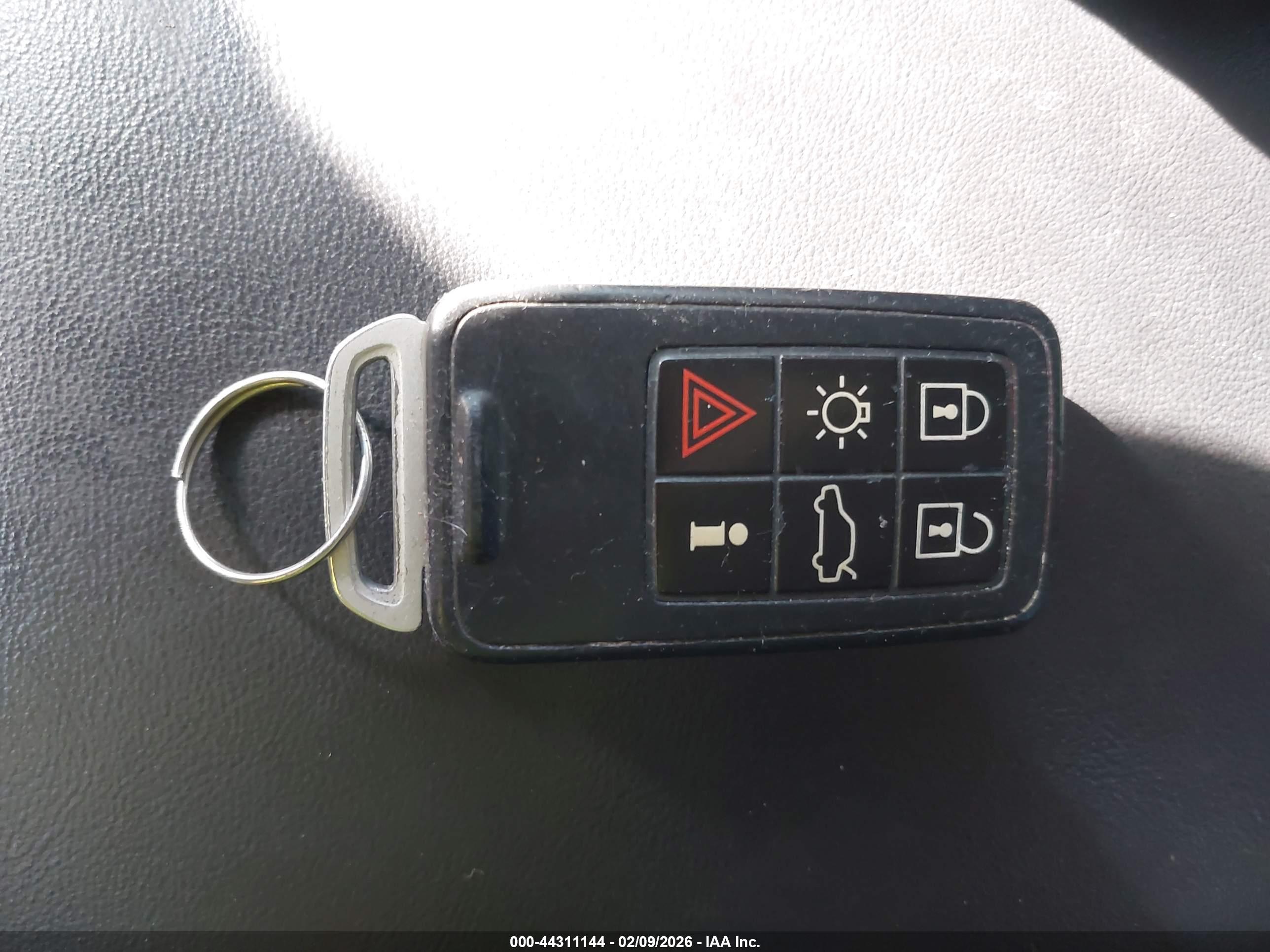 VOLVO XC60 image 11