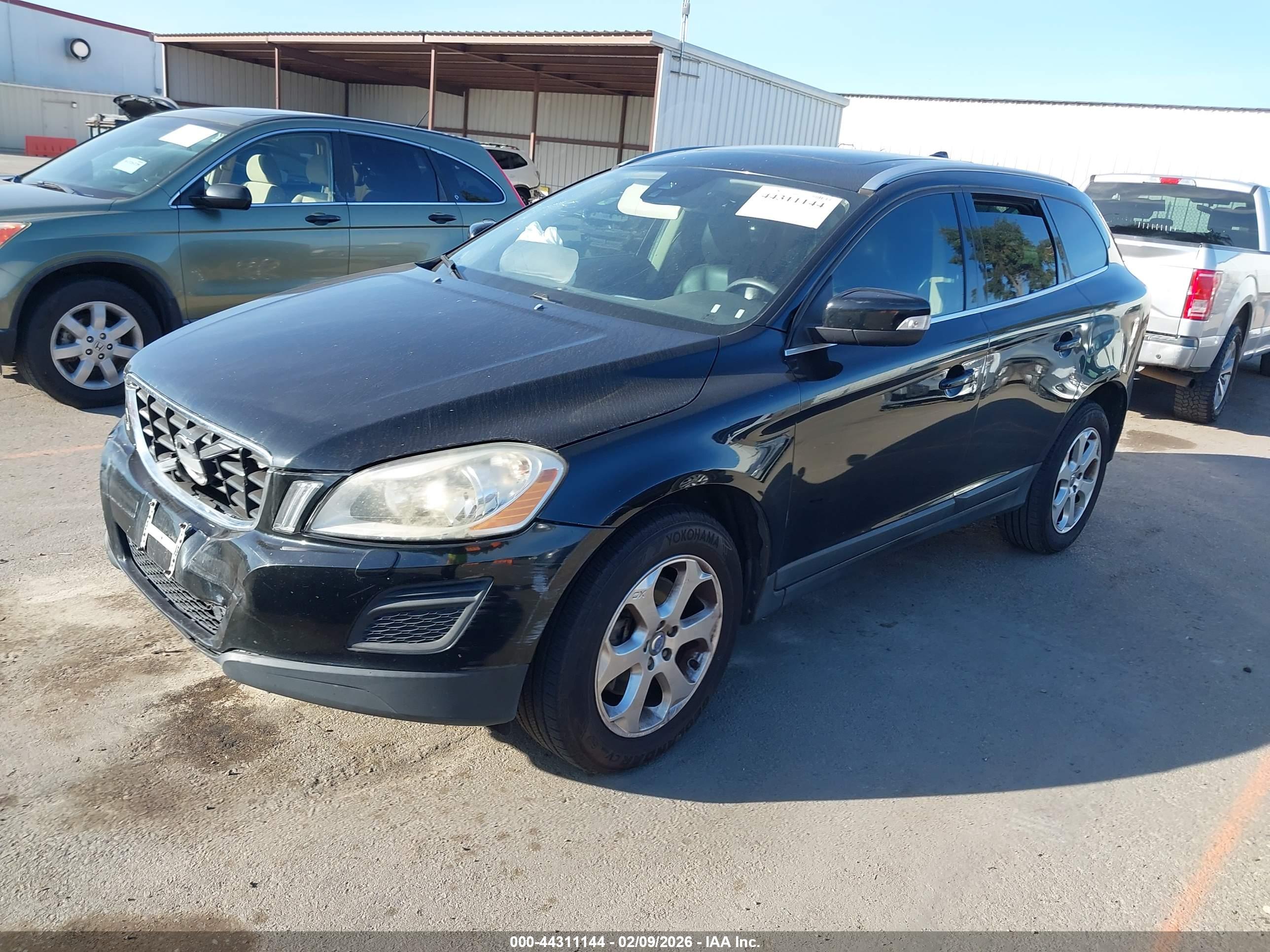 VOLVO XC60 image 2