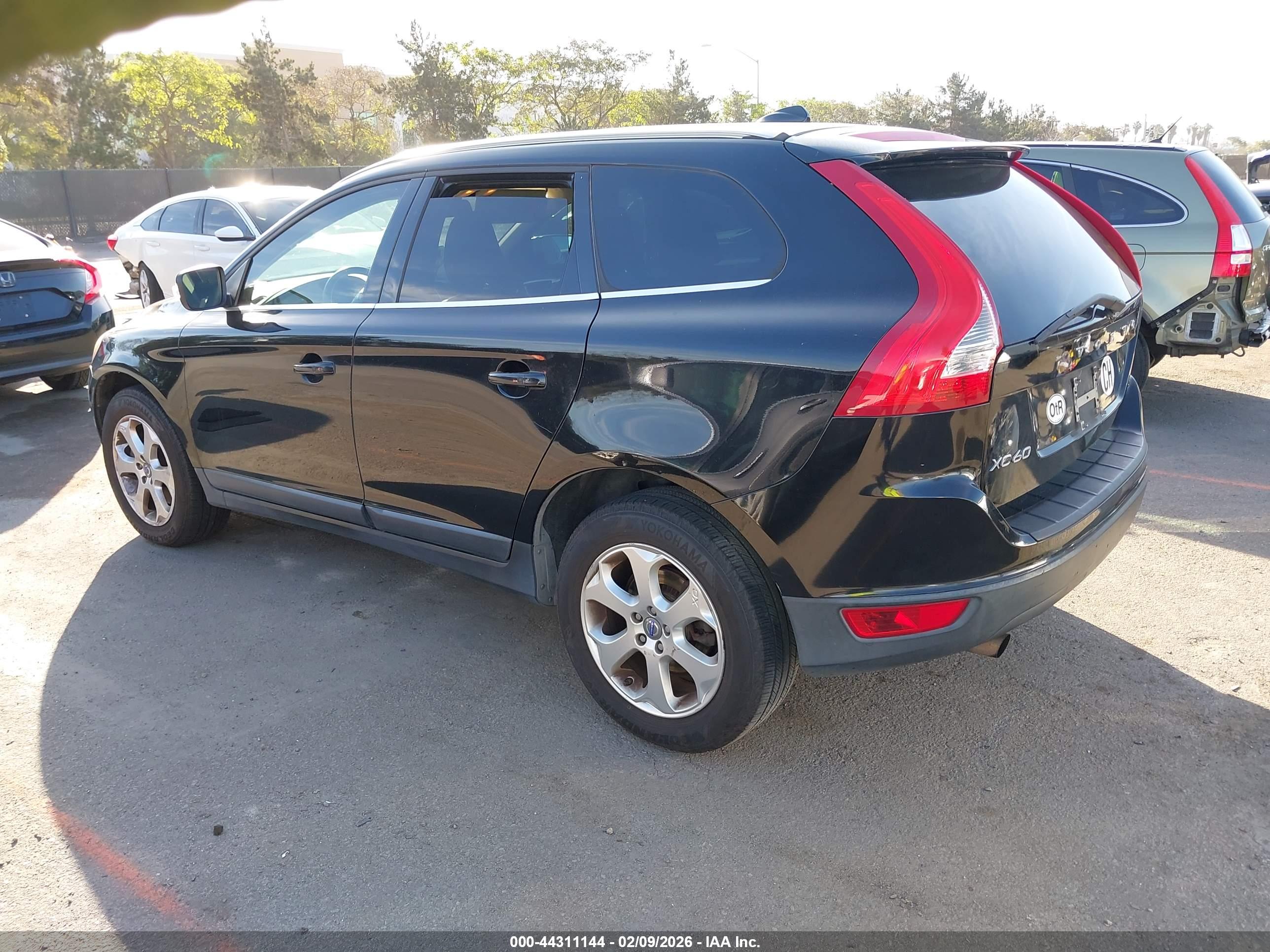 VOLVO XC60 image 3
