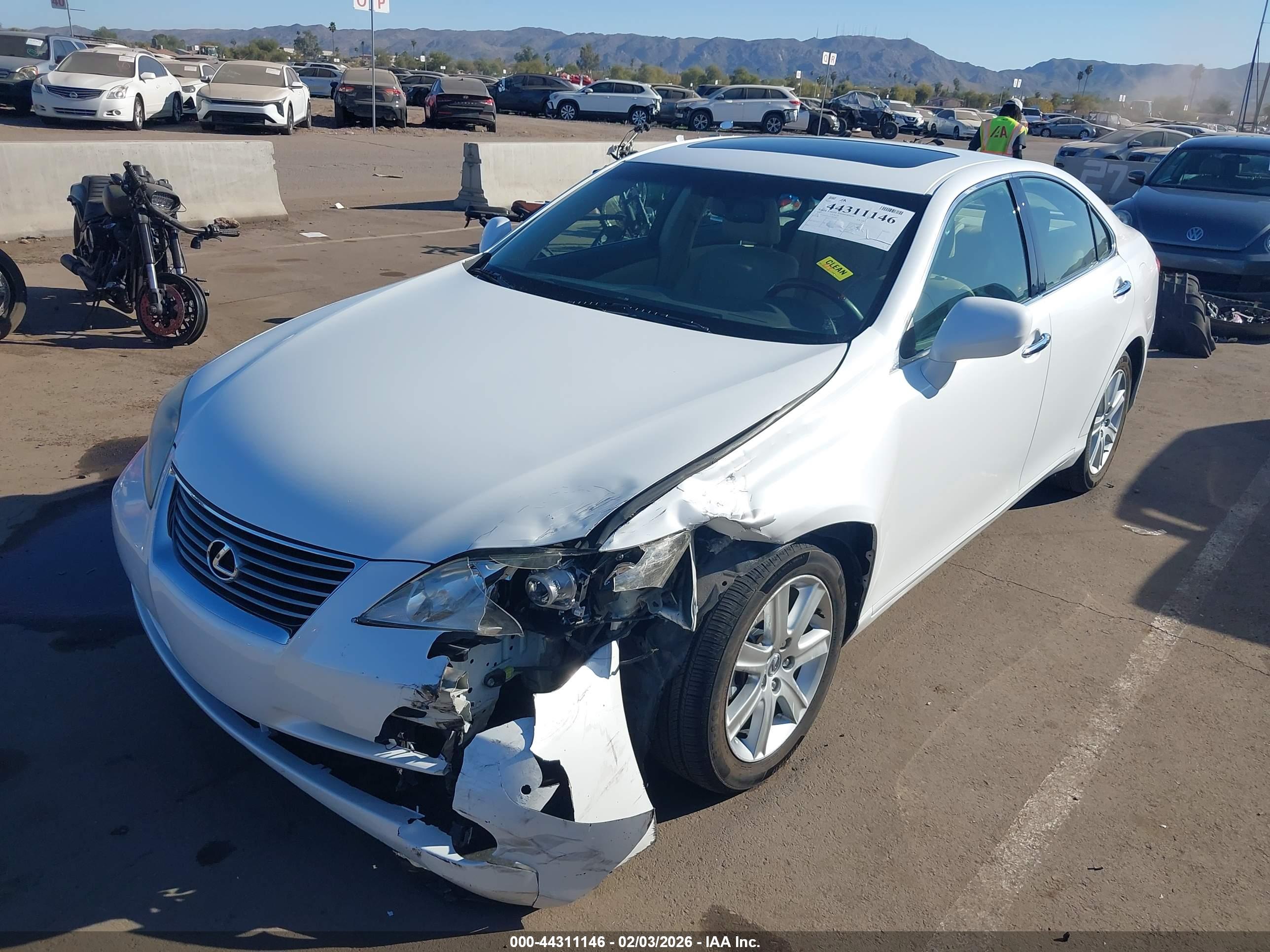 LEXUS ES image 2