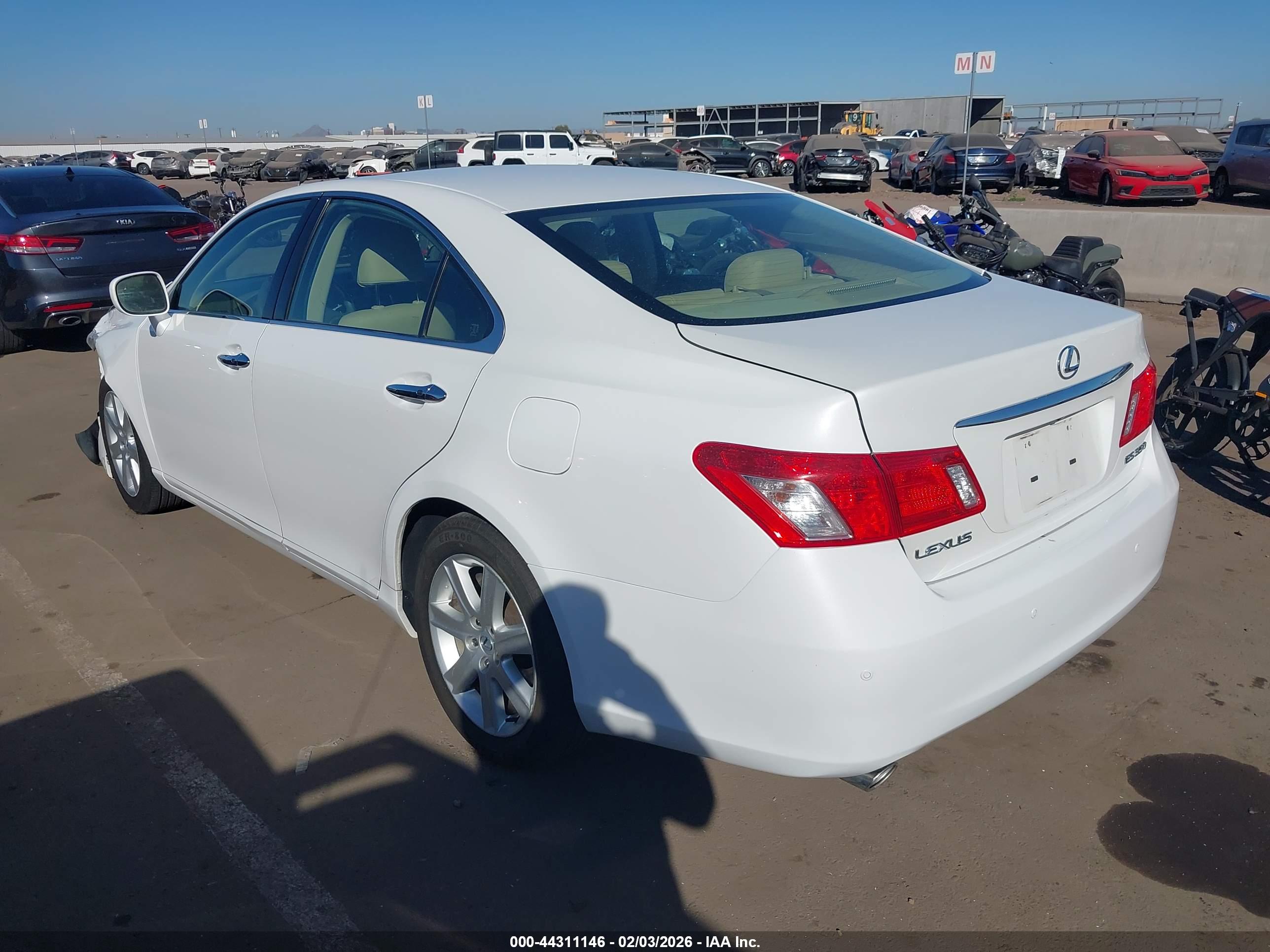 LEXUS ES image 3