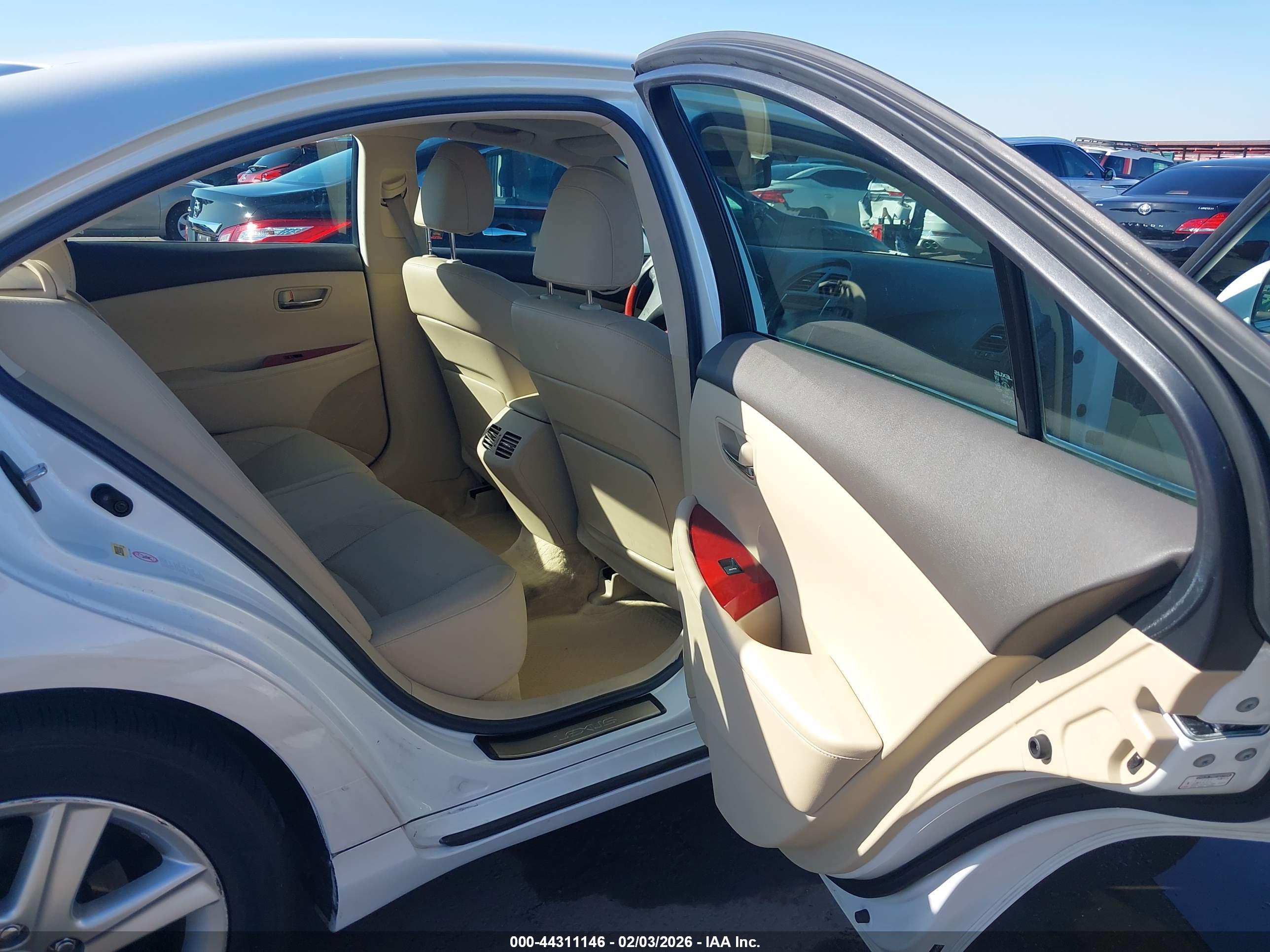 LEXUS ES image 8