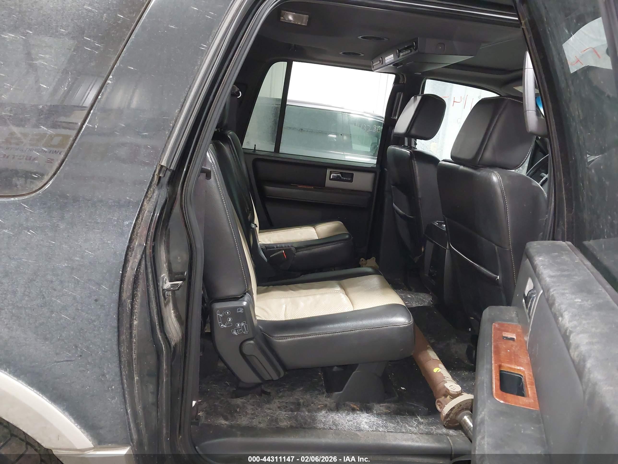 FORD EXPEDITION image 8