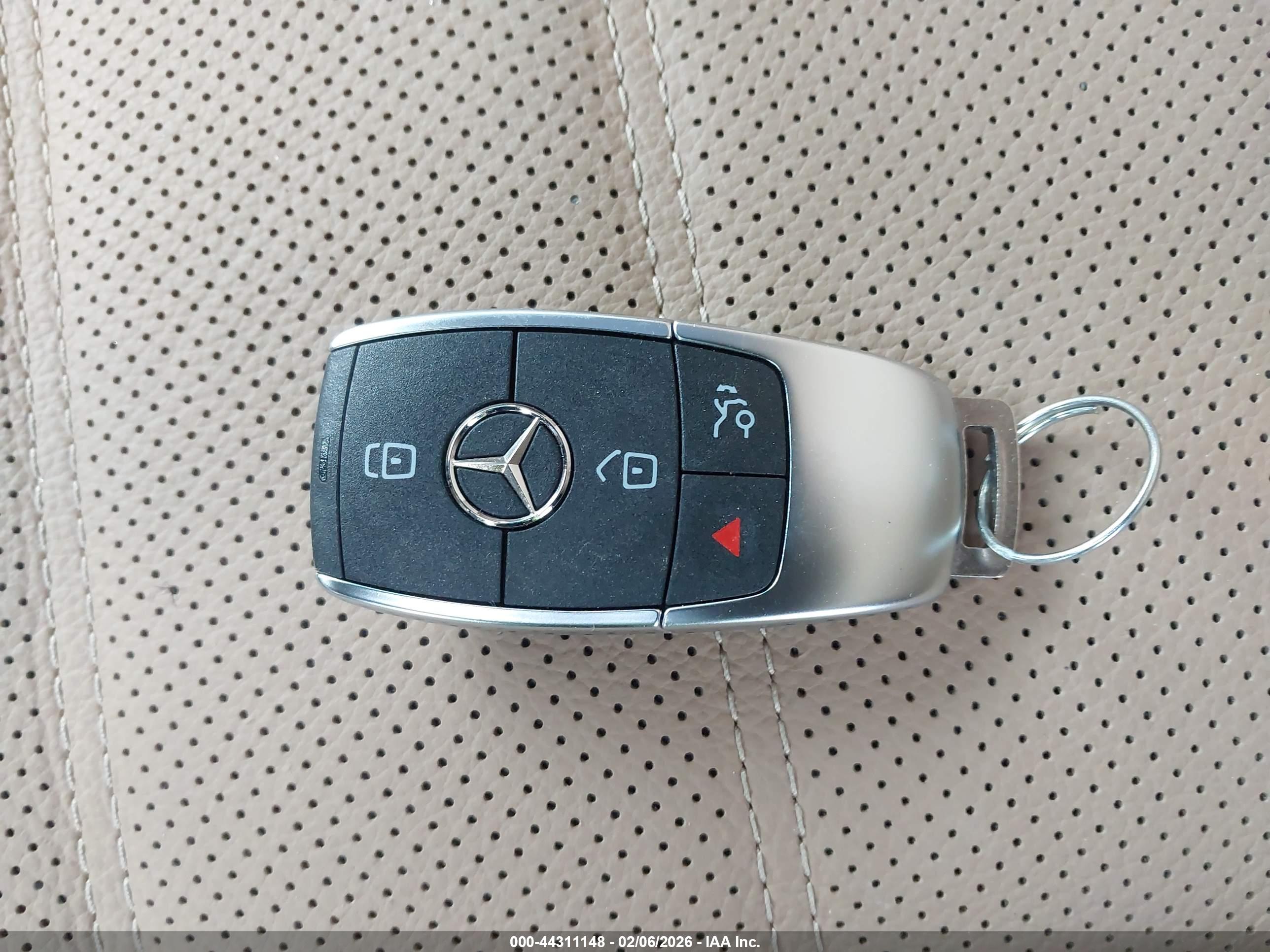 MERCEDES-BENZ GLS image 11