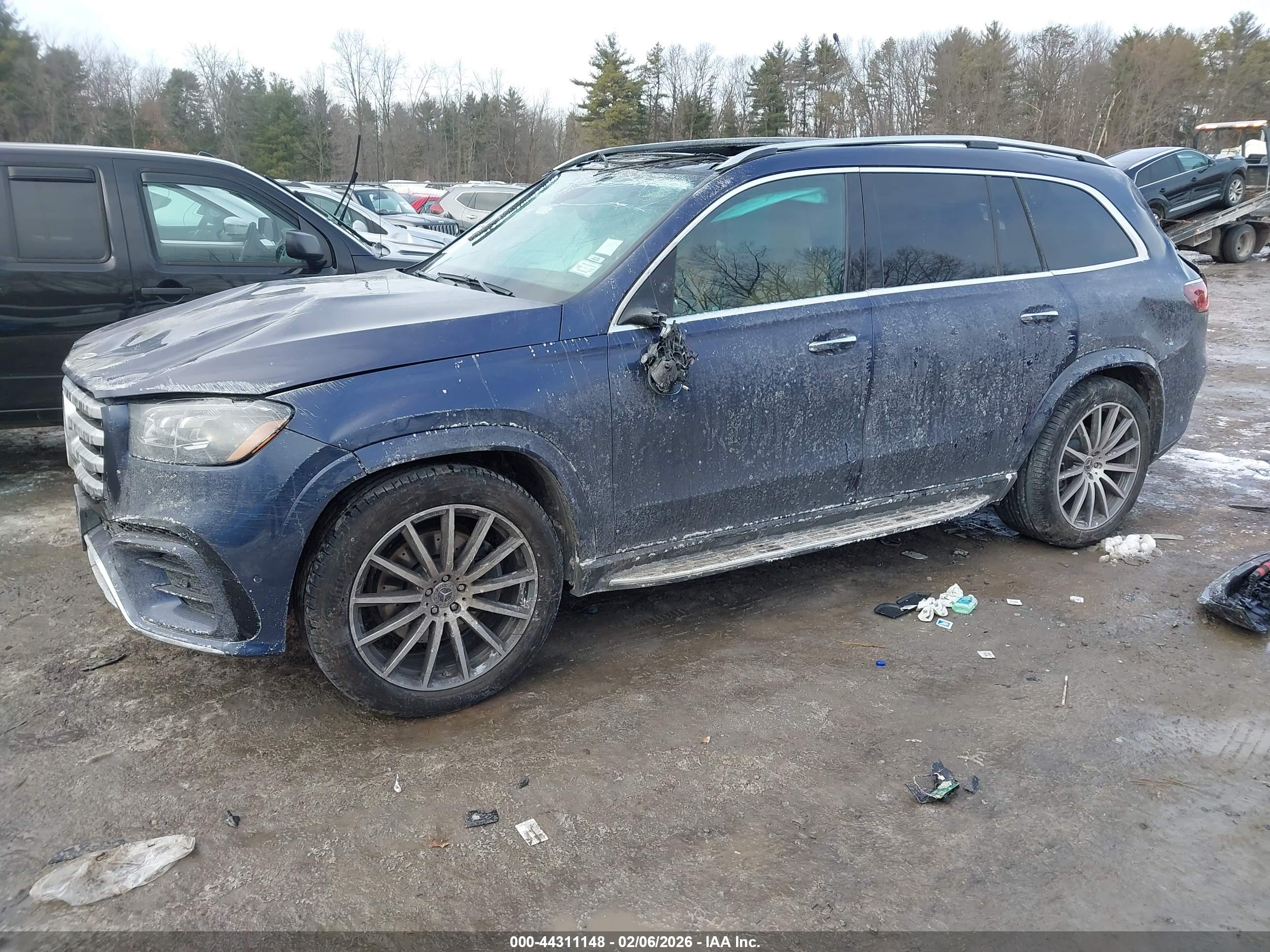 MERCEDES-BENZ GLS image 2