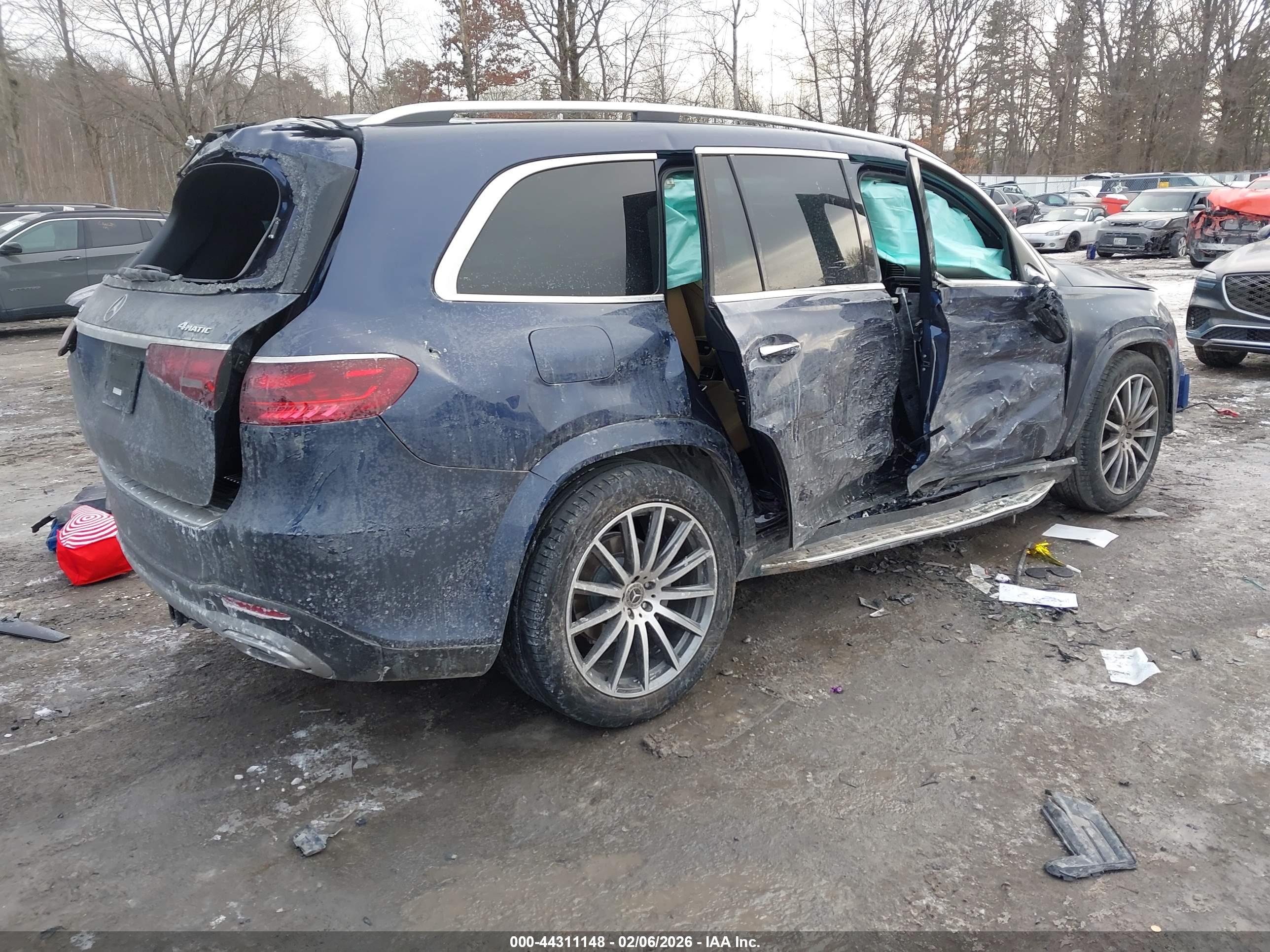 MERCEDES-BENZ GLS image 4
