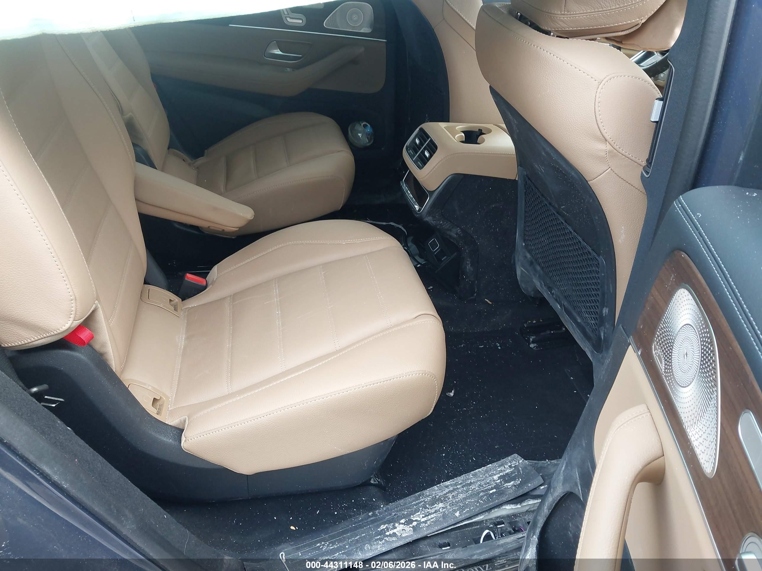 MERCEDES-BENZ GLS image 8
