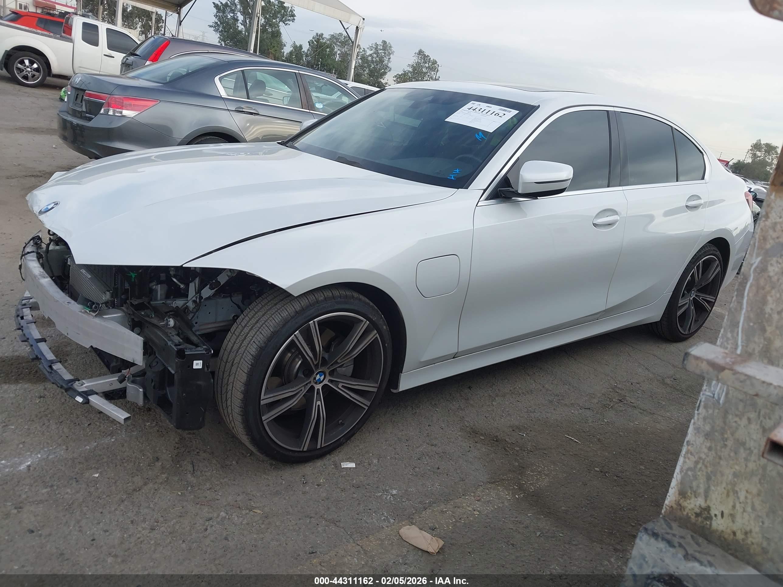 BMW 3 image 2