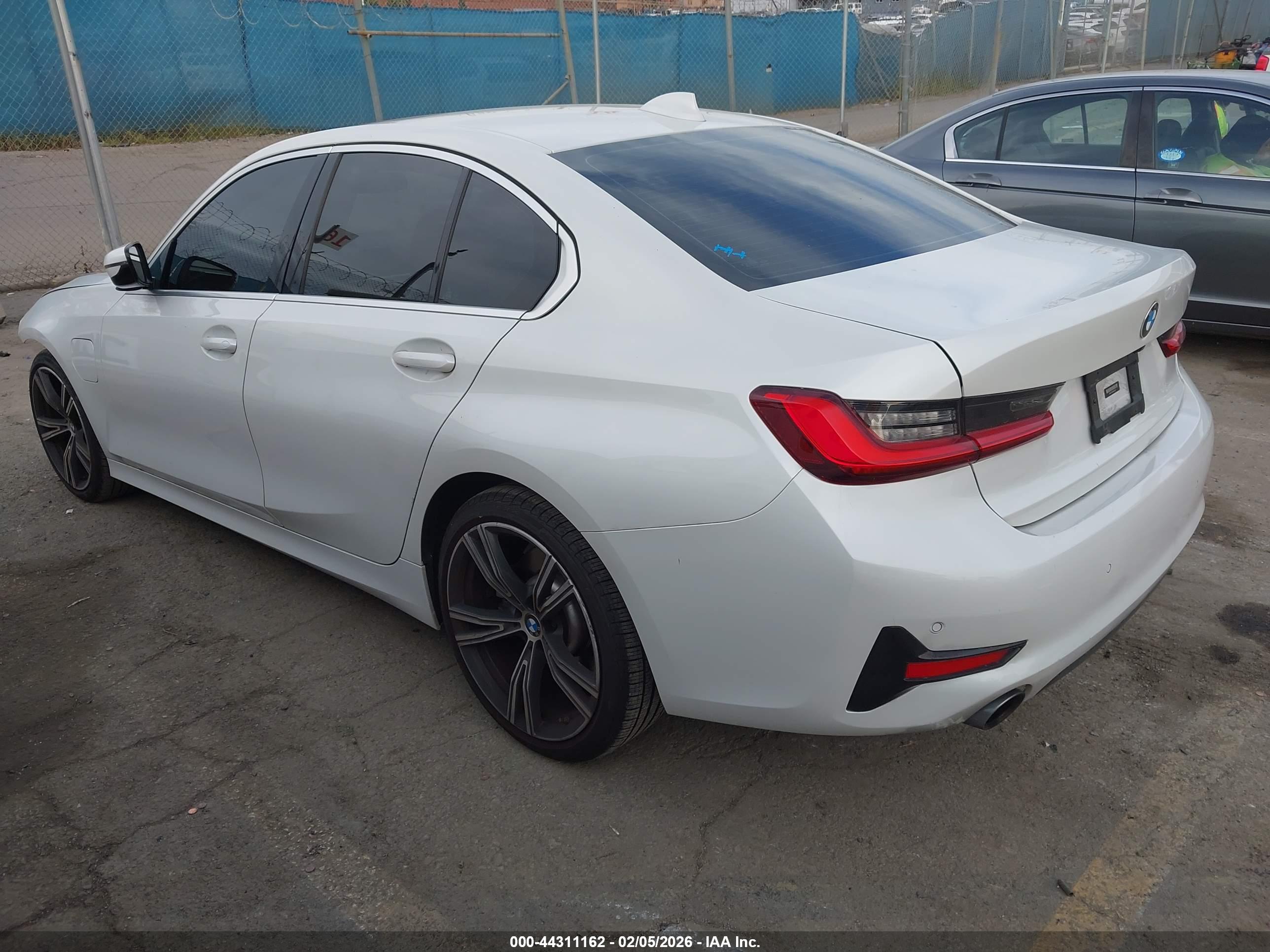 BMW 3 image 3