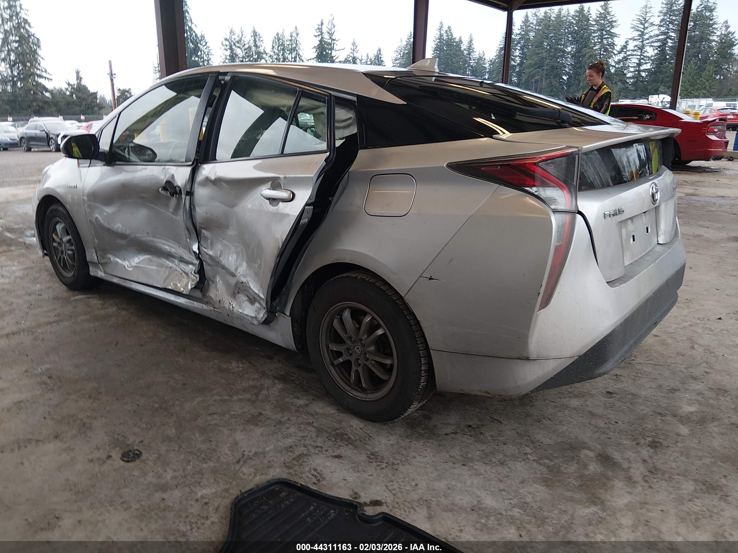 TOYOTA PRIUS image 3