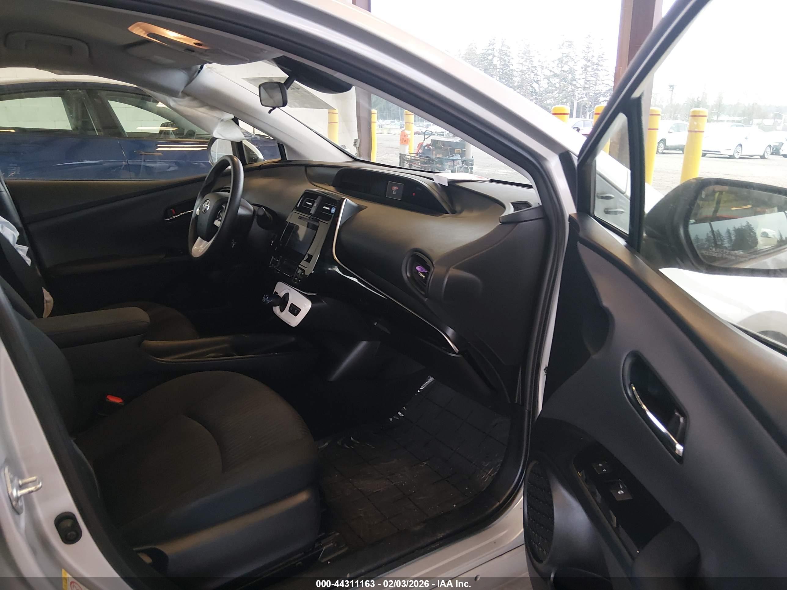 TOYOTA PRIUS image 5
