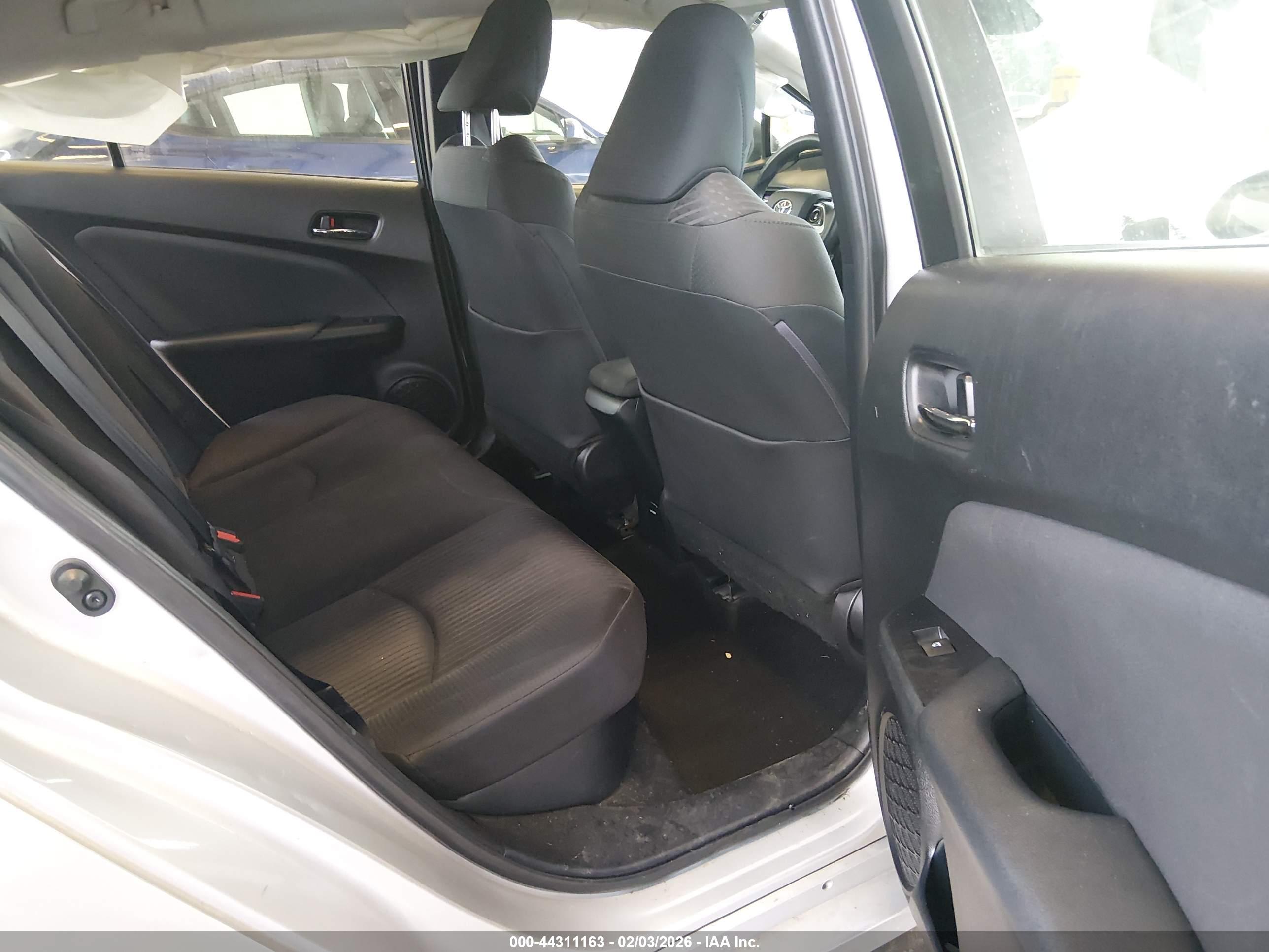 TOYOTA PRIUS image 8