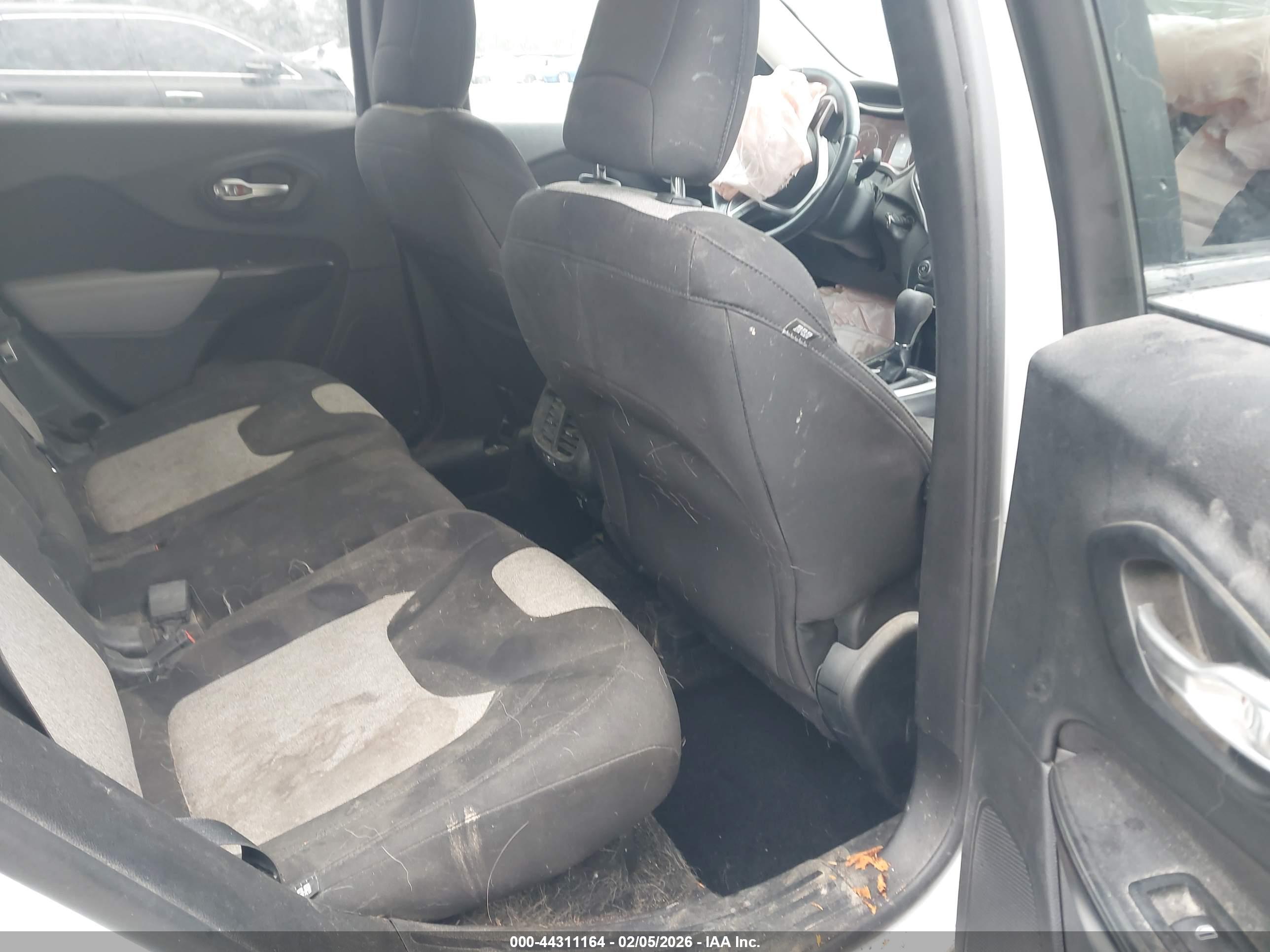 JEEP CHEROKEE image 8