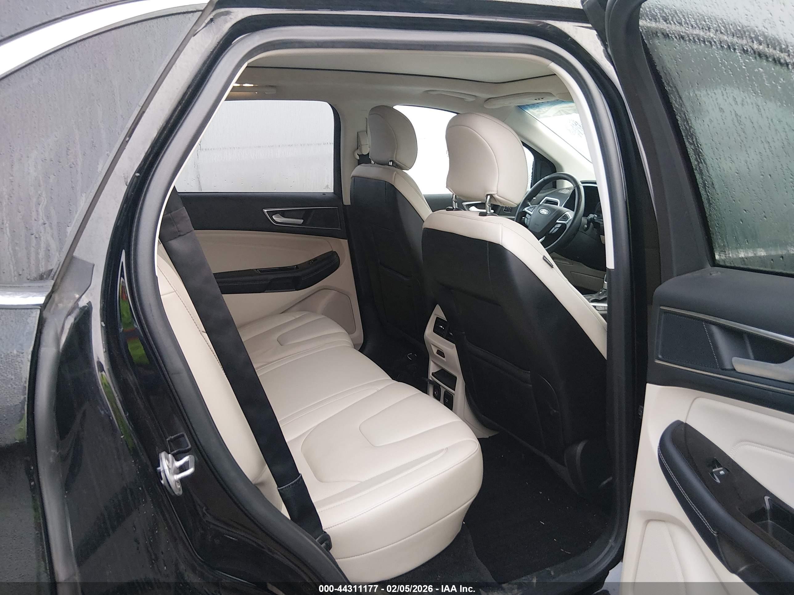 FORD EDGE image 8