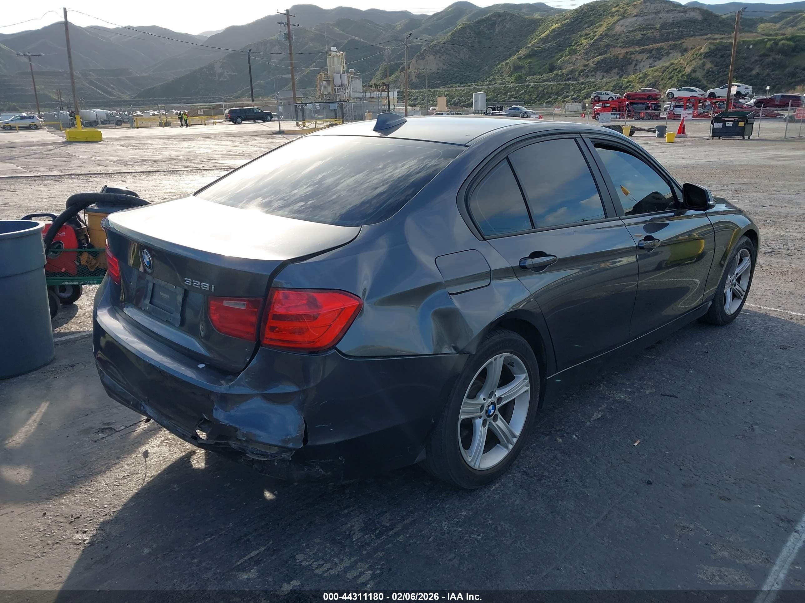 BMW 328I image 4