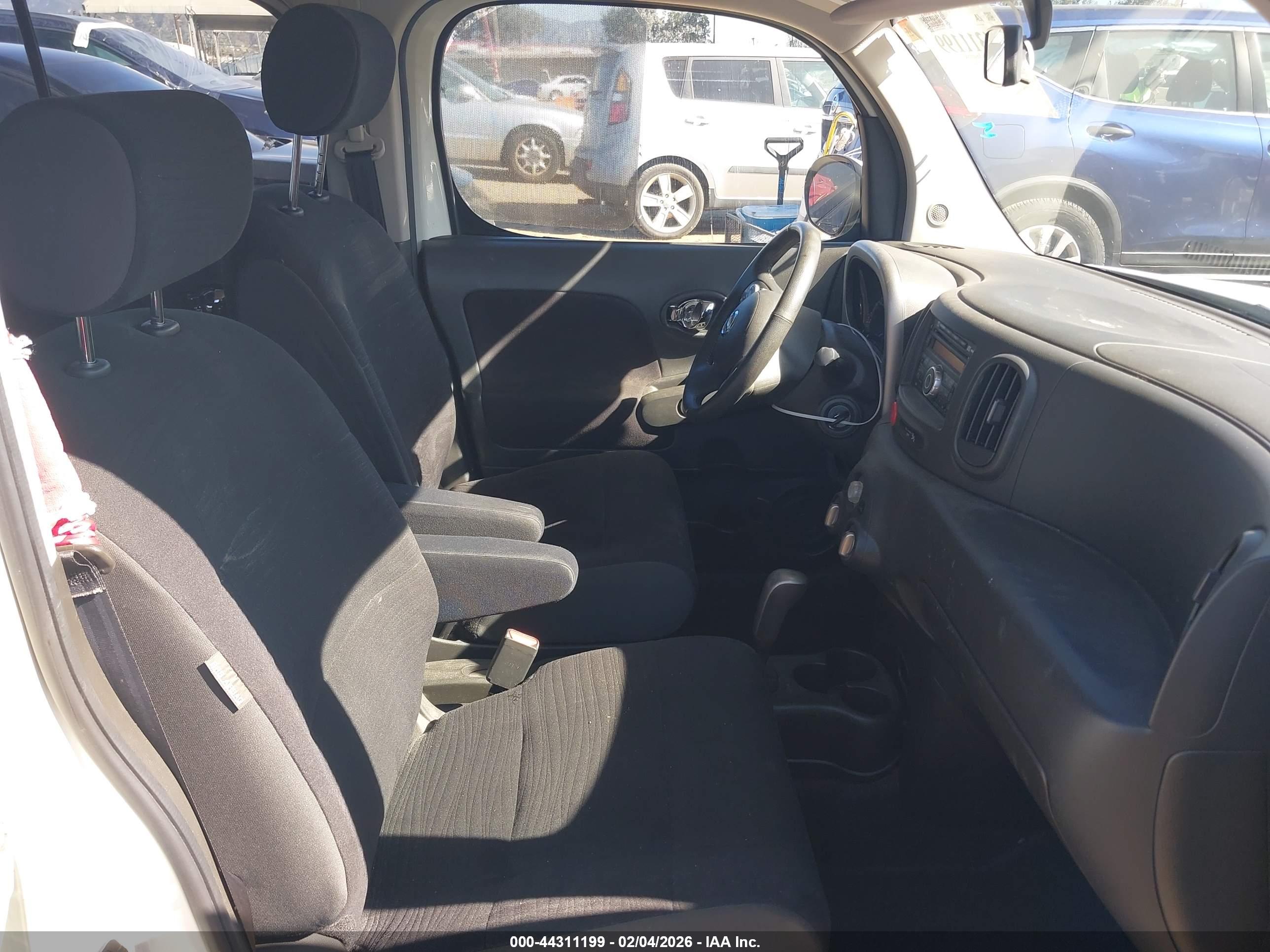 NISSAN CUBE image 5