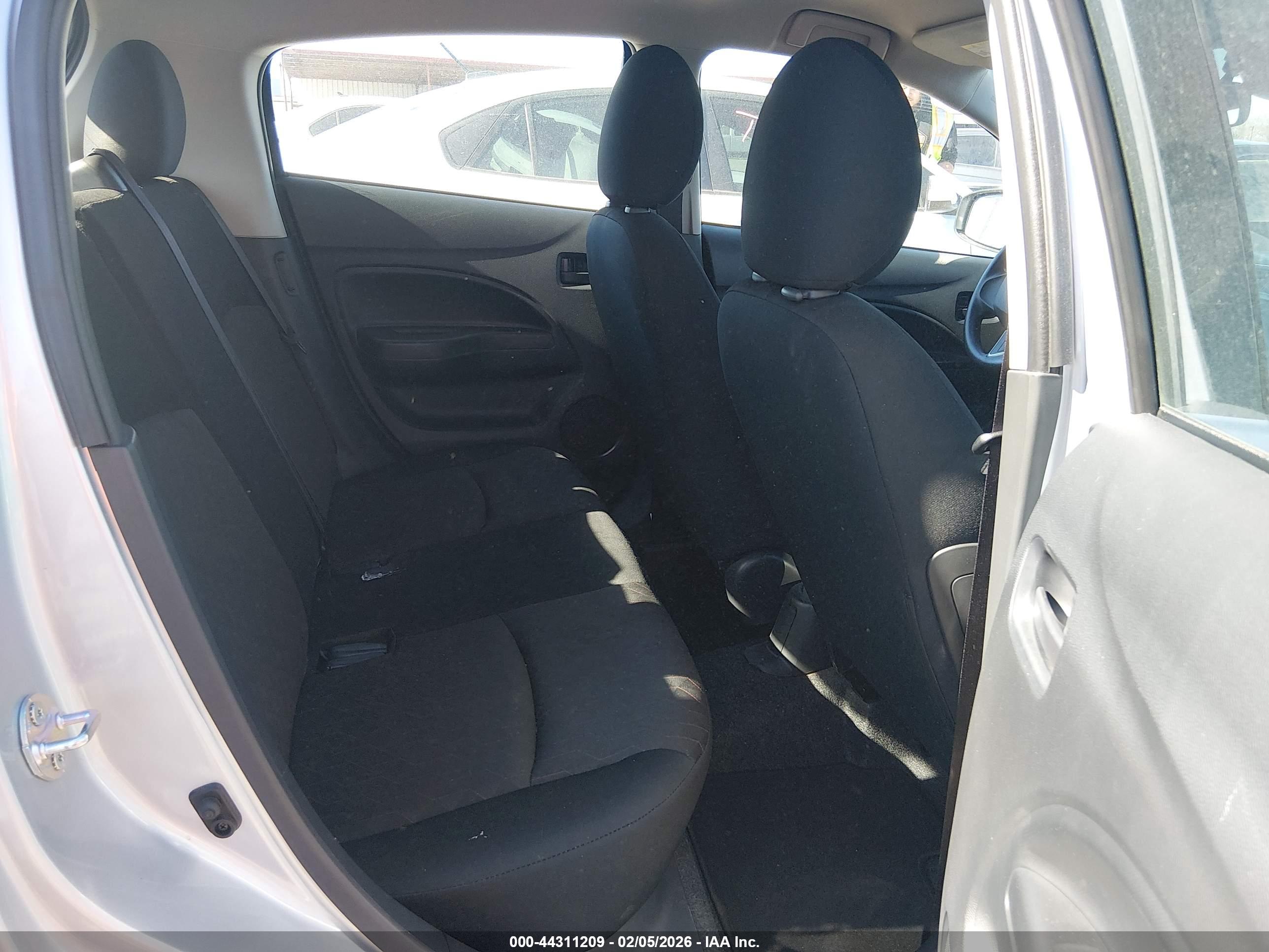 MITSUBISHI MIRAGE image 8