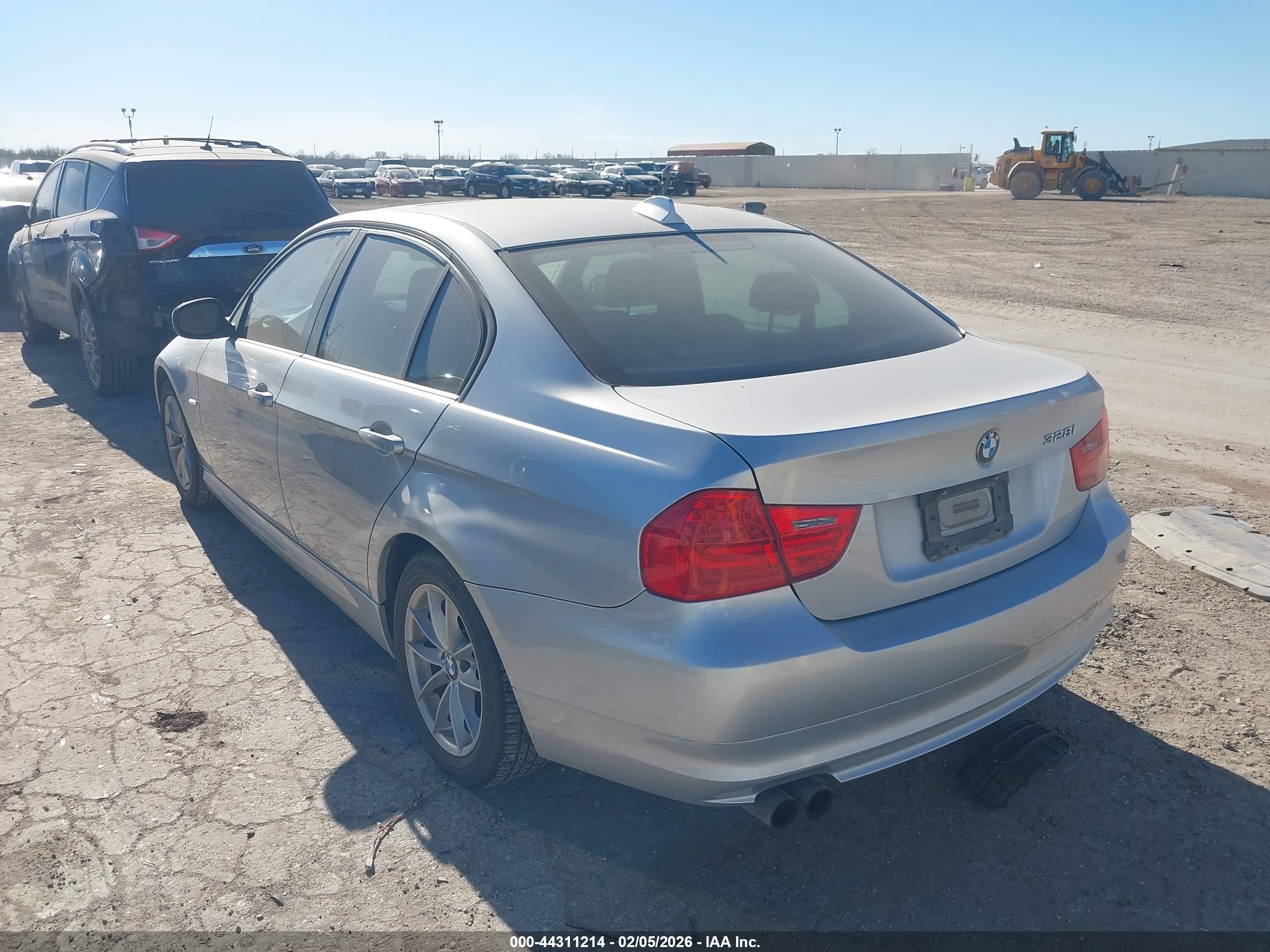 BMW 328I image 3