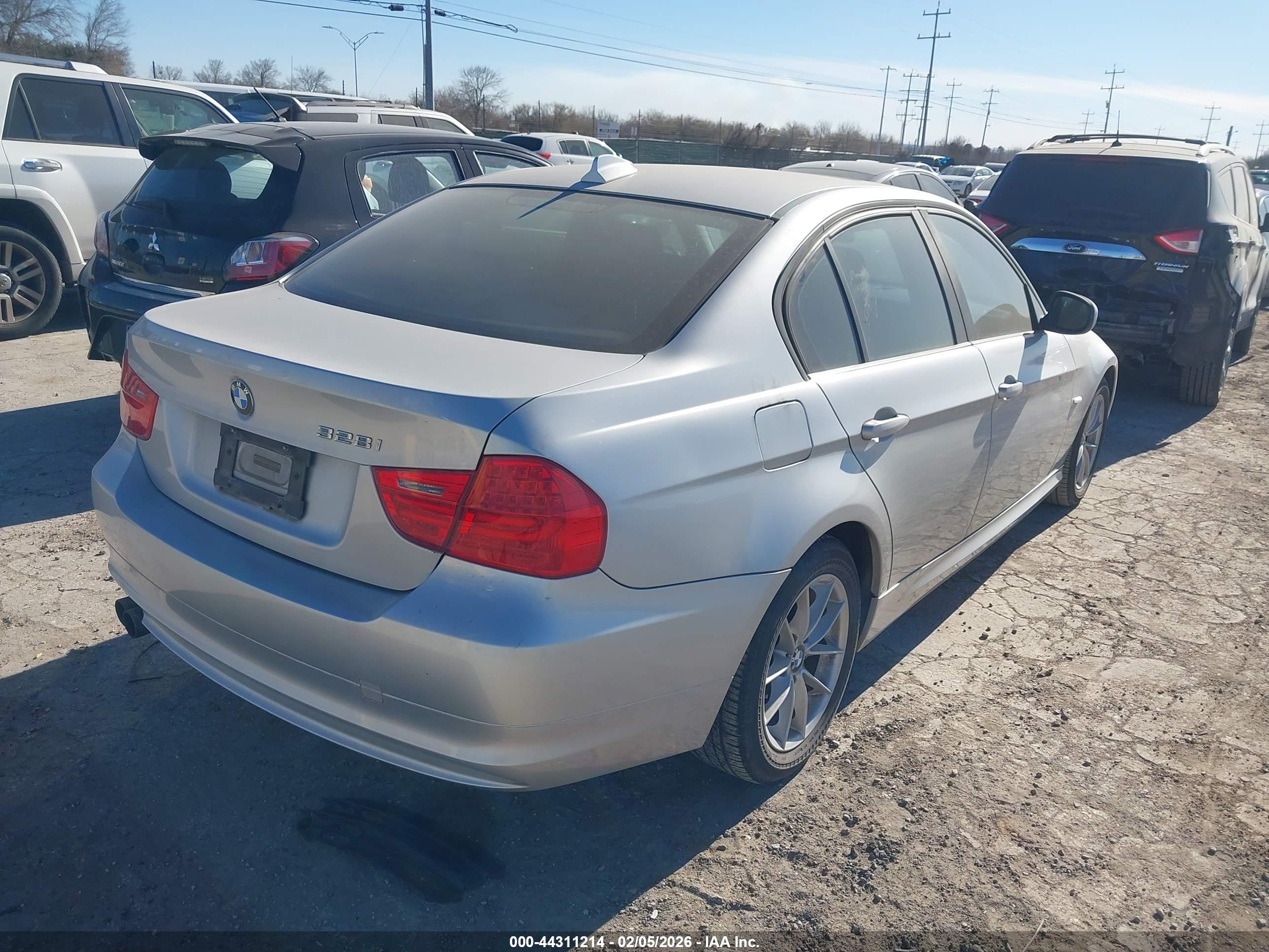 BMW 328I image 4