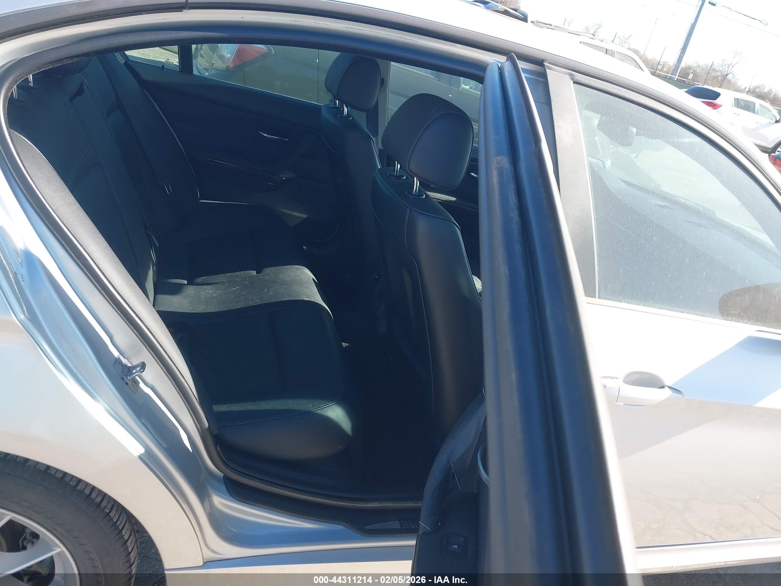 BMW 328I image 8