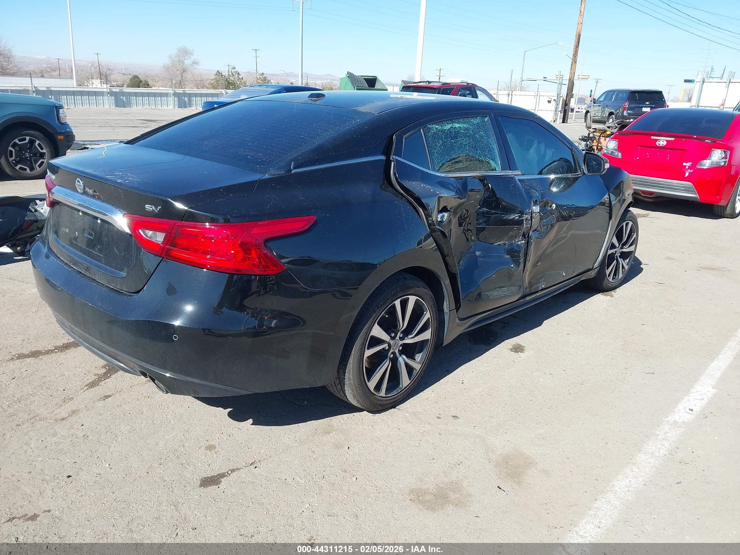 NISSAN MAXIMA image 4