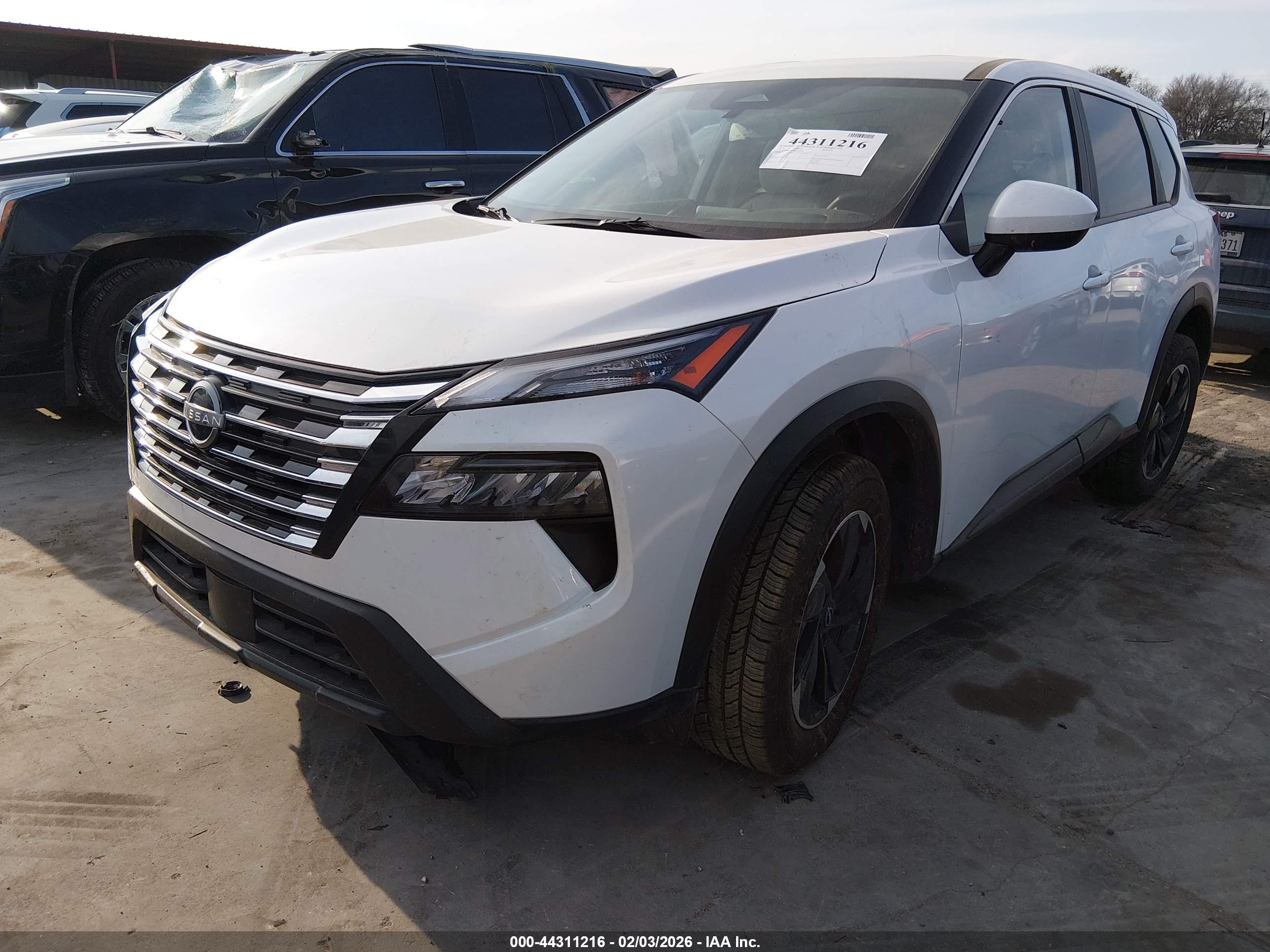 NISSAN ROGUE image 2