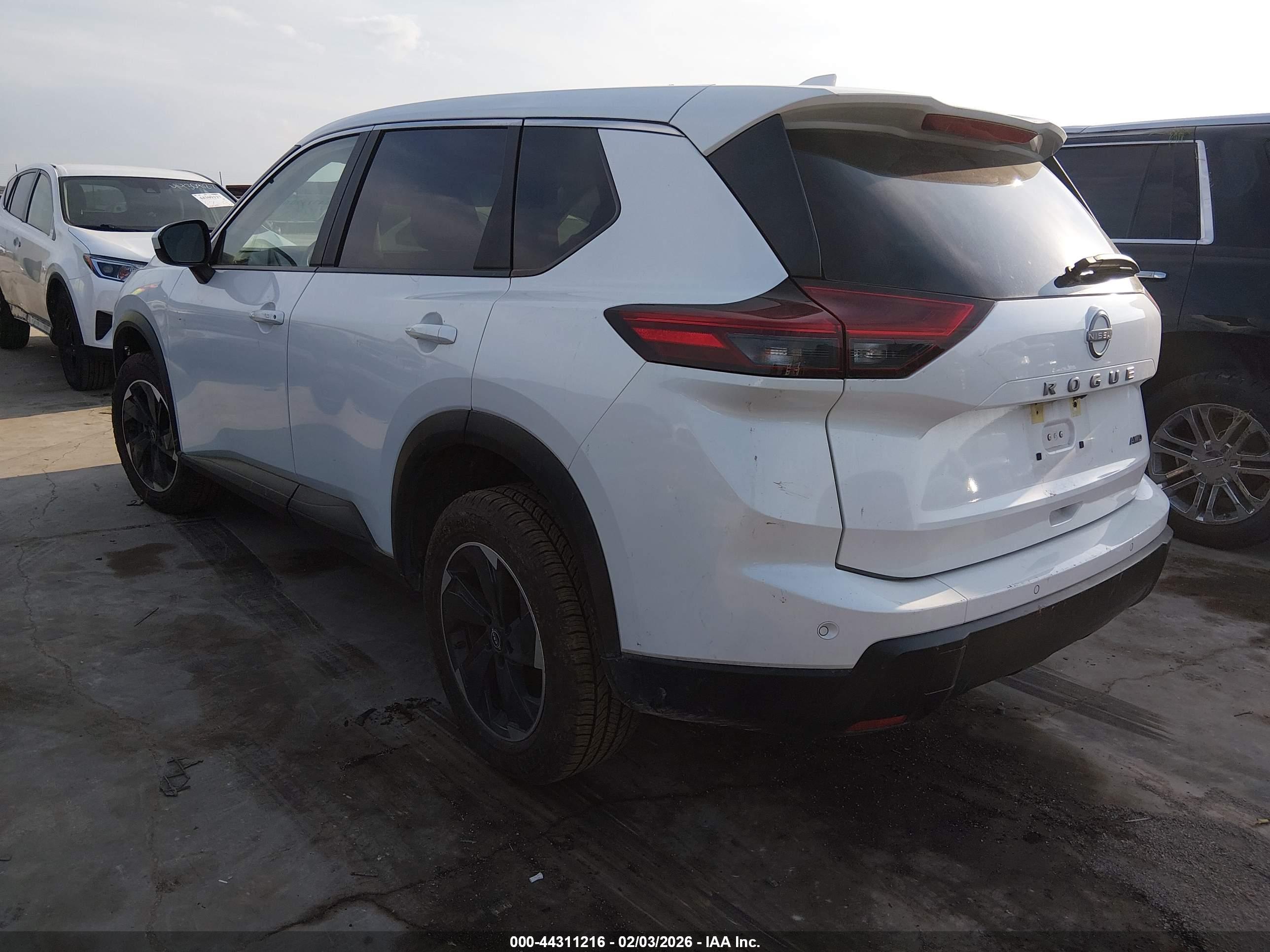 NISSAN ROGUE image 3