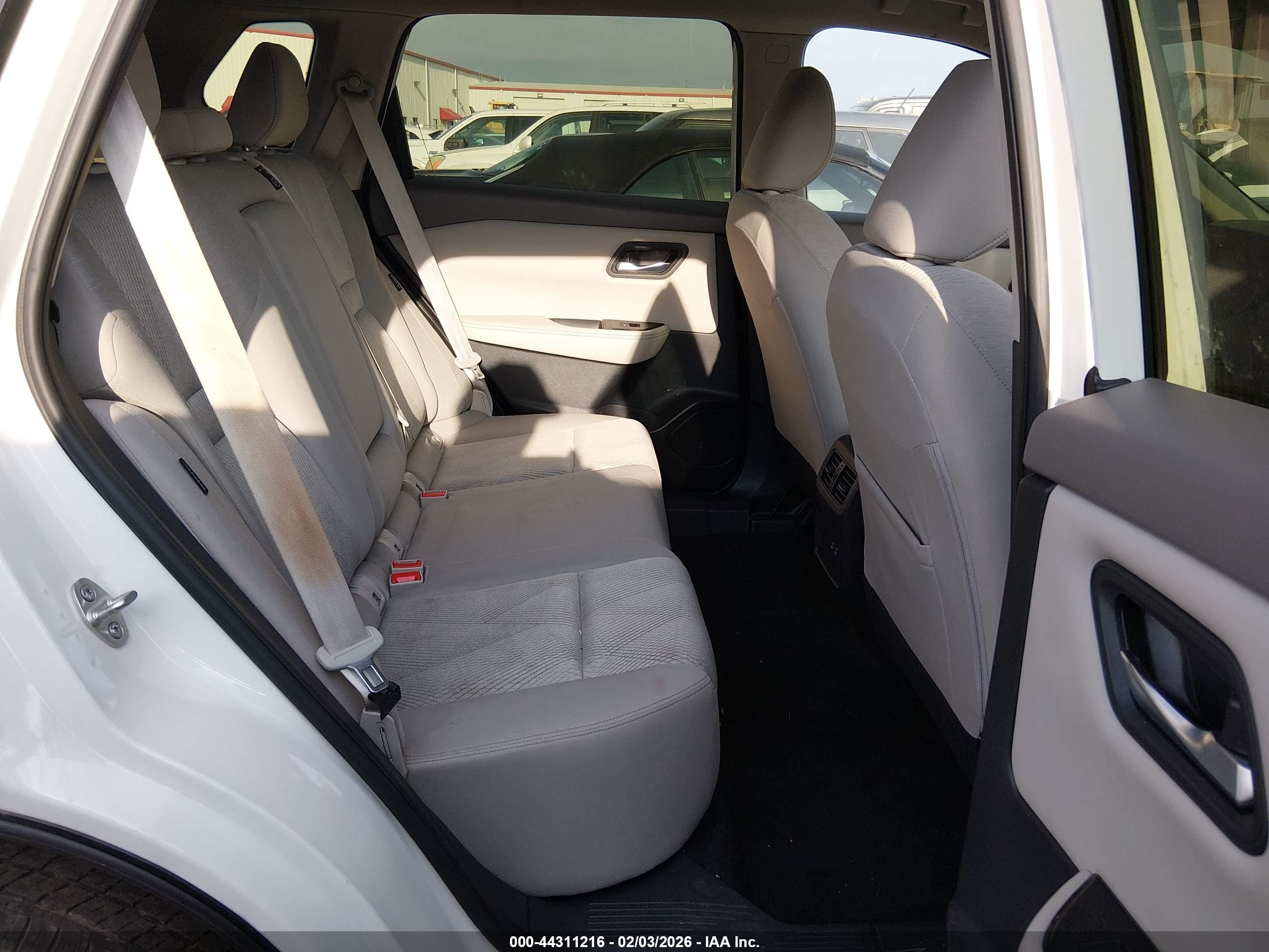NISSAN ROGUE image 8