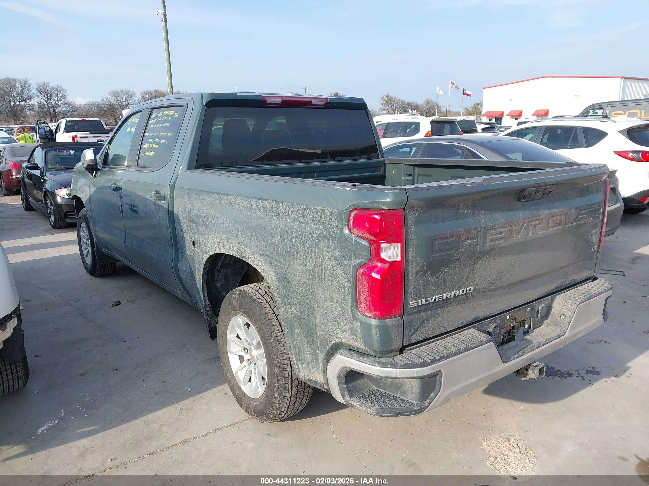 CHEVROLET SILVERADO image 3