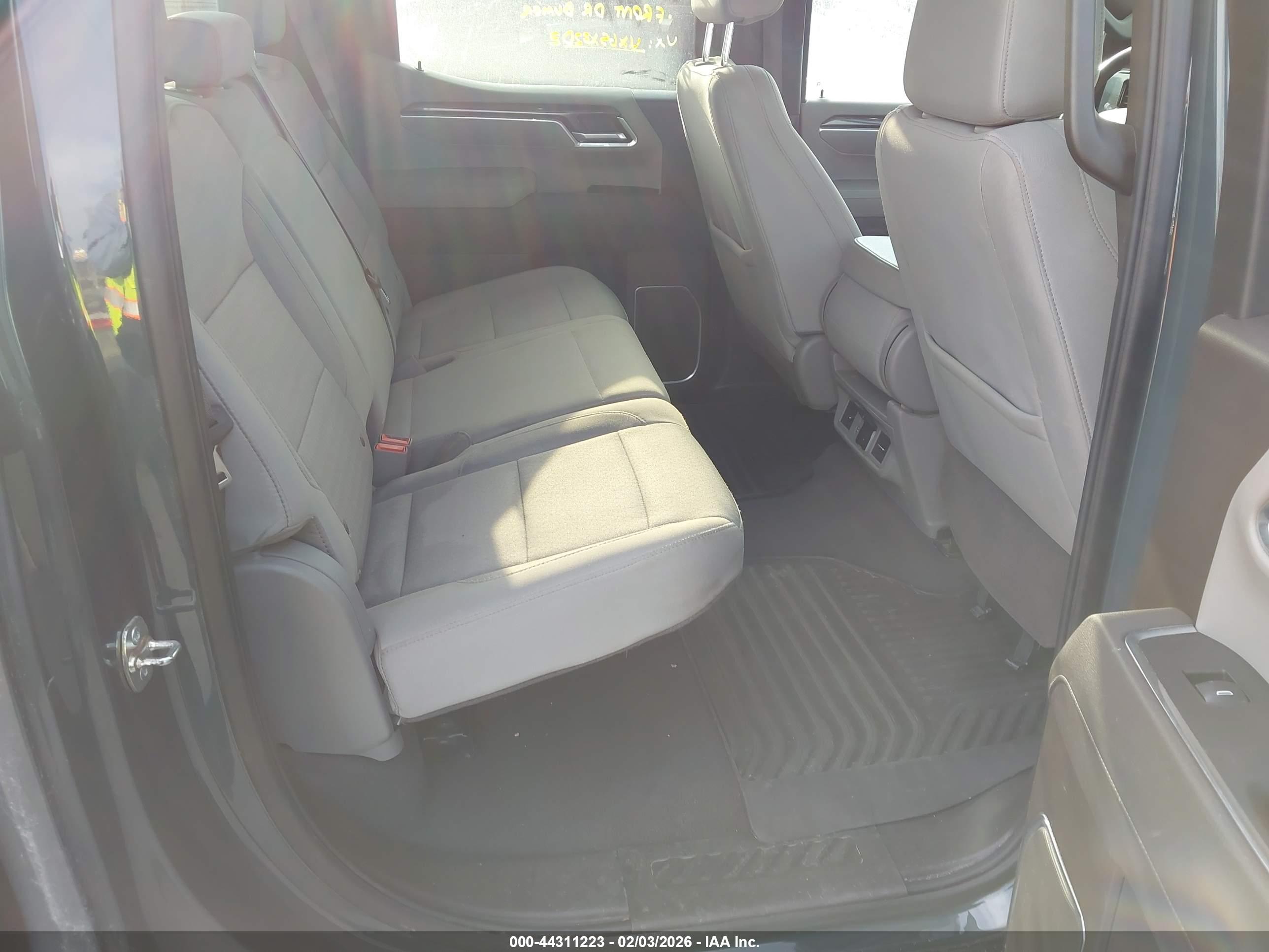 CHEVROLET SILVERADO image 8
