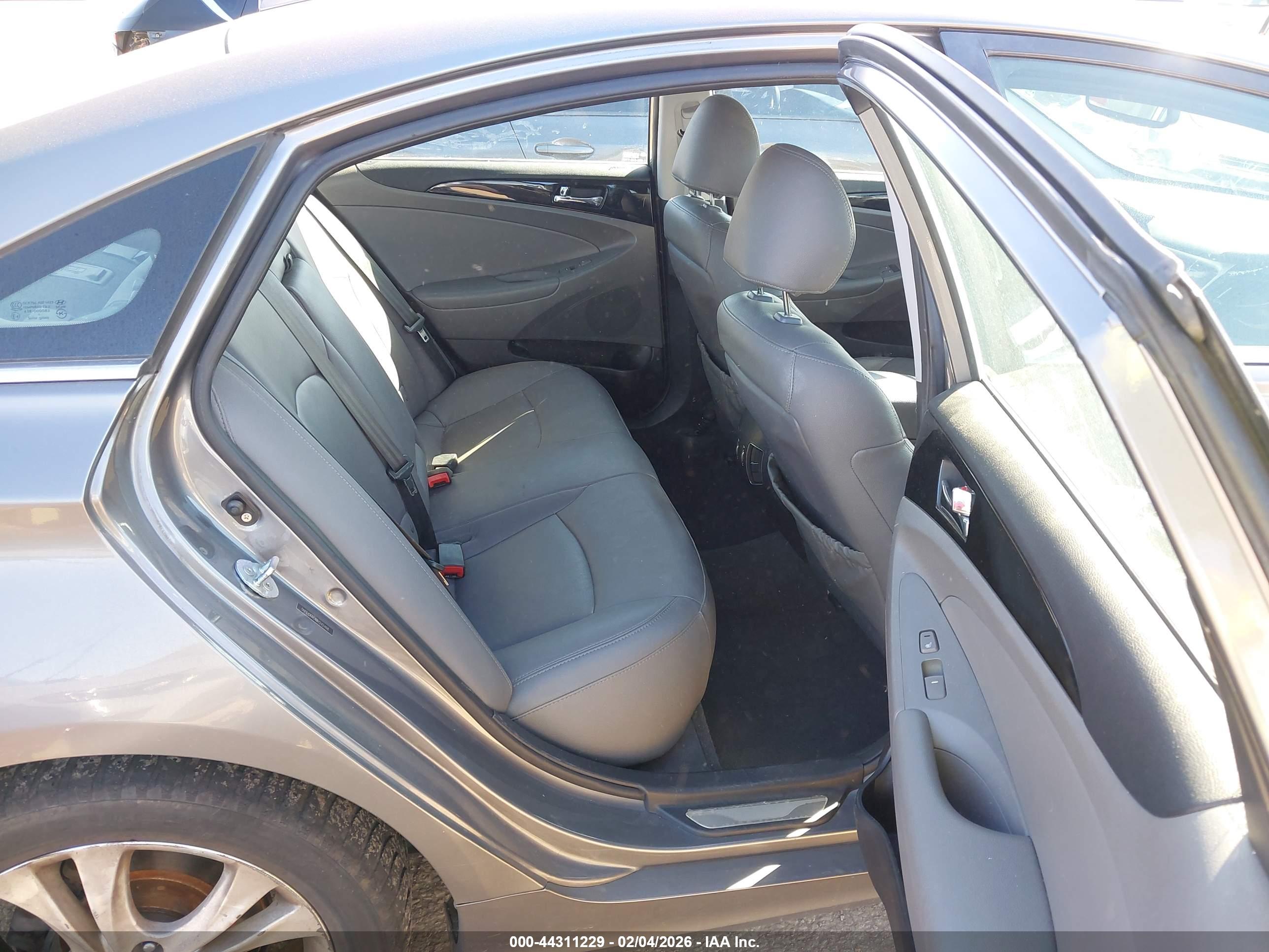 HYUNDAI SONATA image 8
