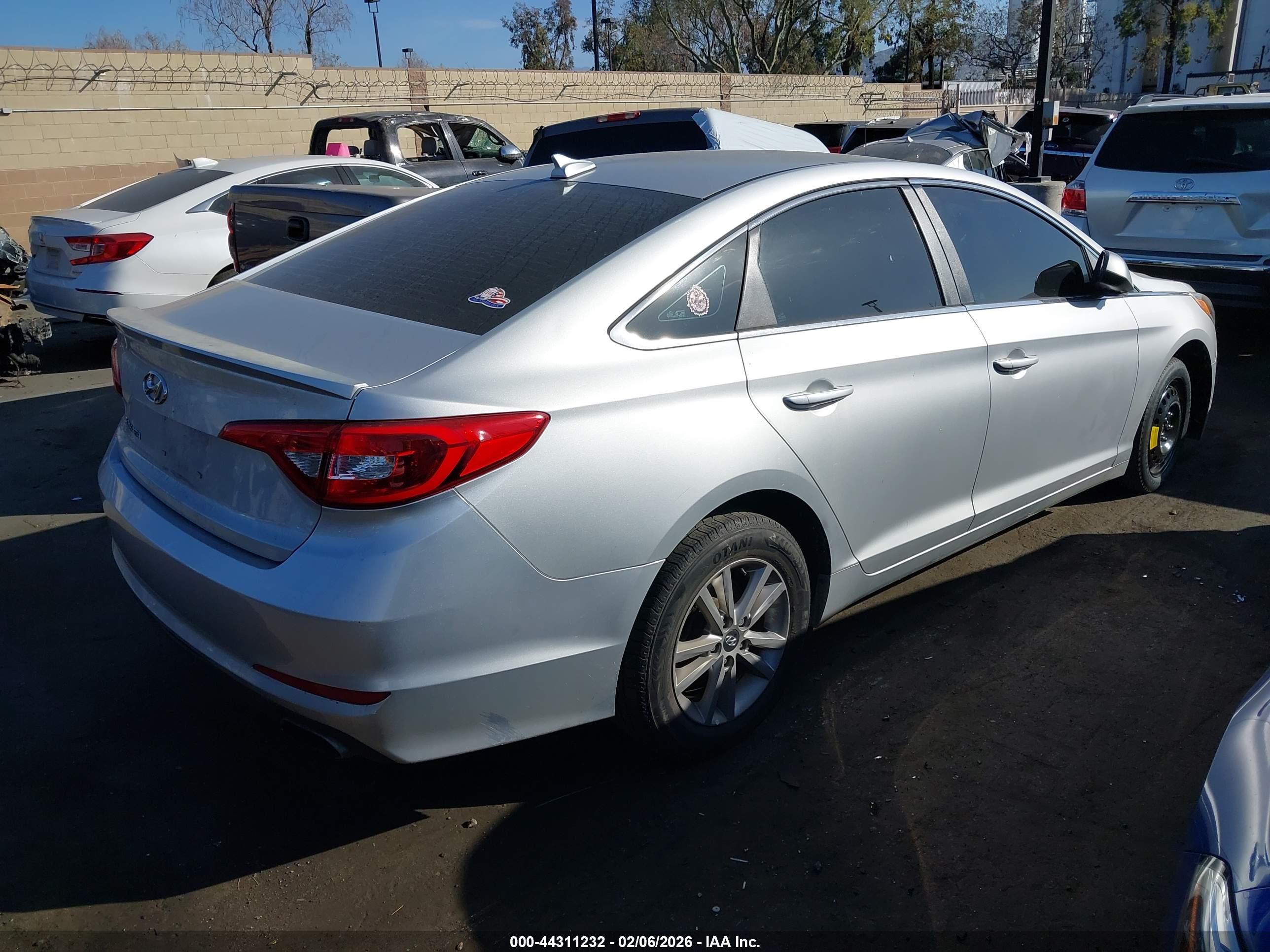 HYUNDAI SONATA image 4